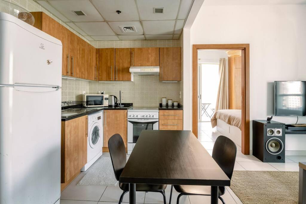Beautiful Marina Views One Bedroom Apartment with two balconies