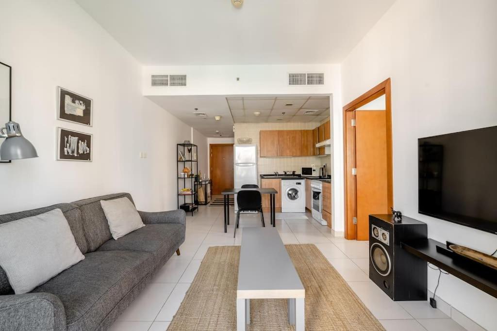 Beautiful Marina Views One Bedroom Apartment with two balconies