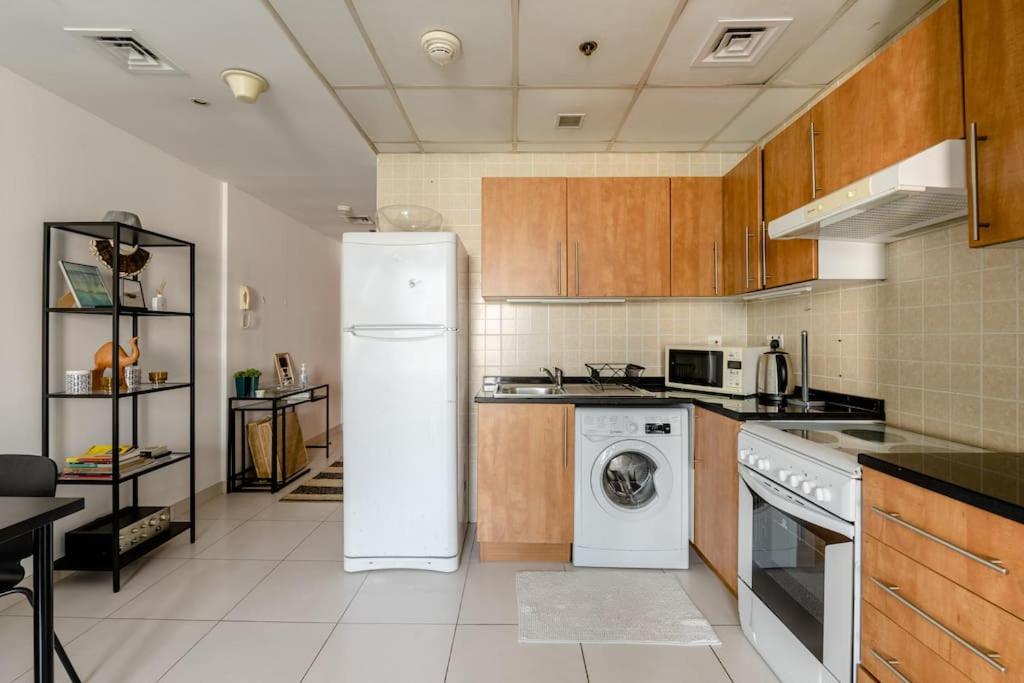 Beautiful Marina Views One Bedroom Apartment with two balconies