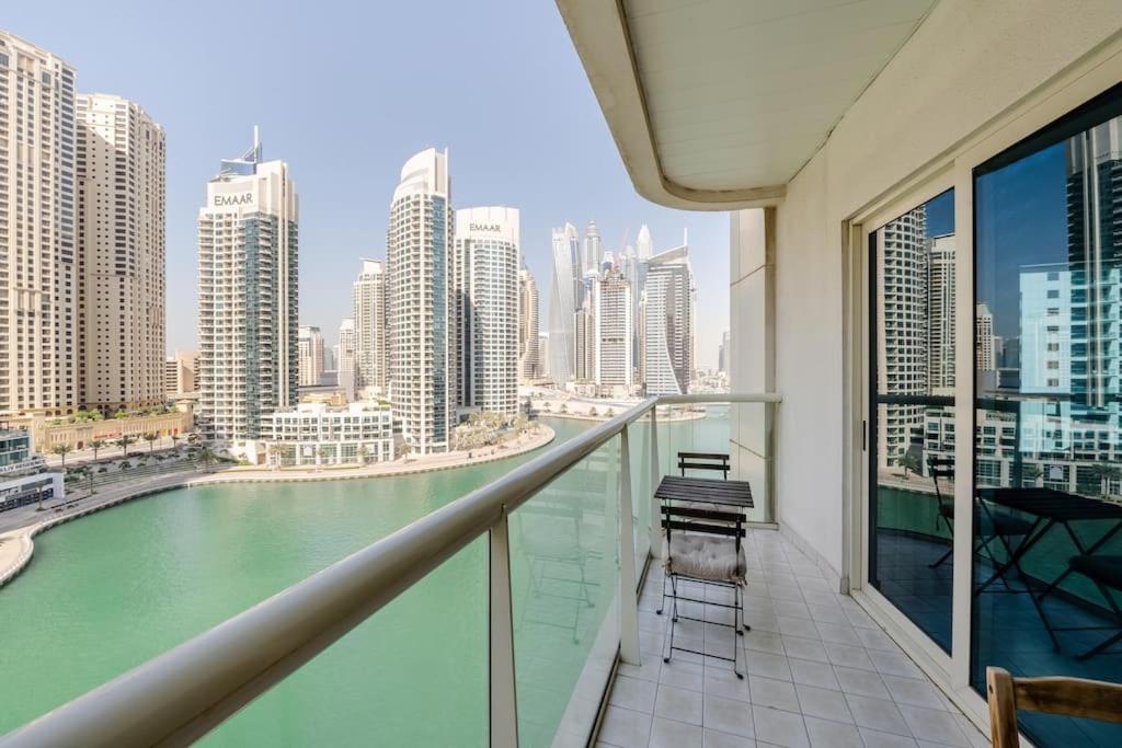 Beautiful Marina Views One Bedroom Apartment with two balconies