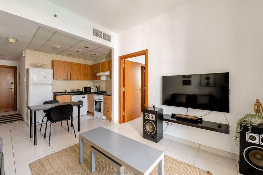 Beautiful Marina Views One Bedroom Apartment with two balconies
