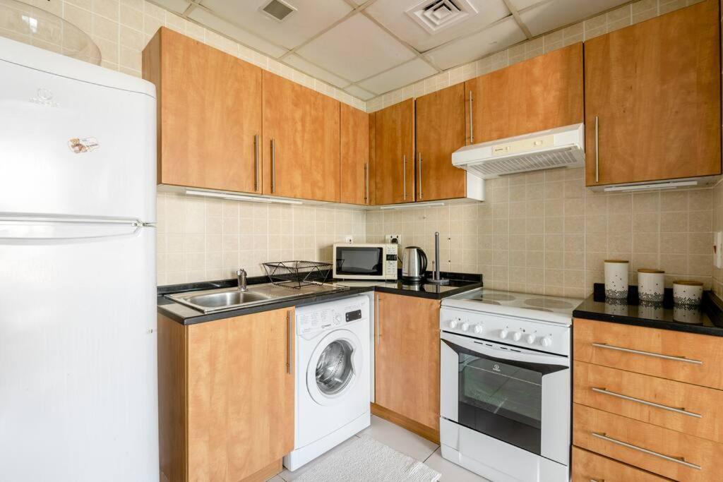 Beautiful Marina Views One Bedroom Apartment with two balconies