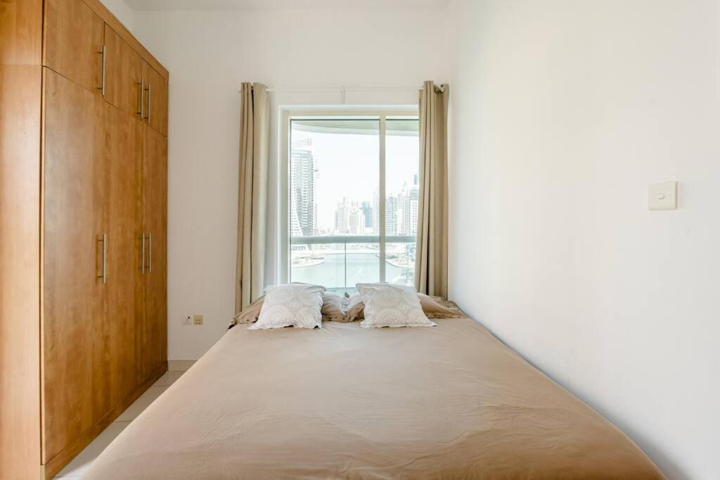 Beautiful Marina Views One Bedroom Apartment with two balconies