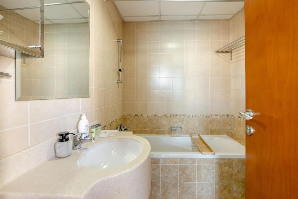 Beautiful Marina Views One Bedroom Apartment with two balconies