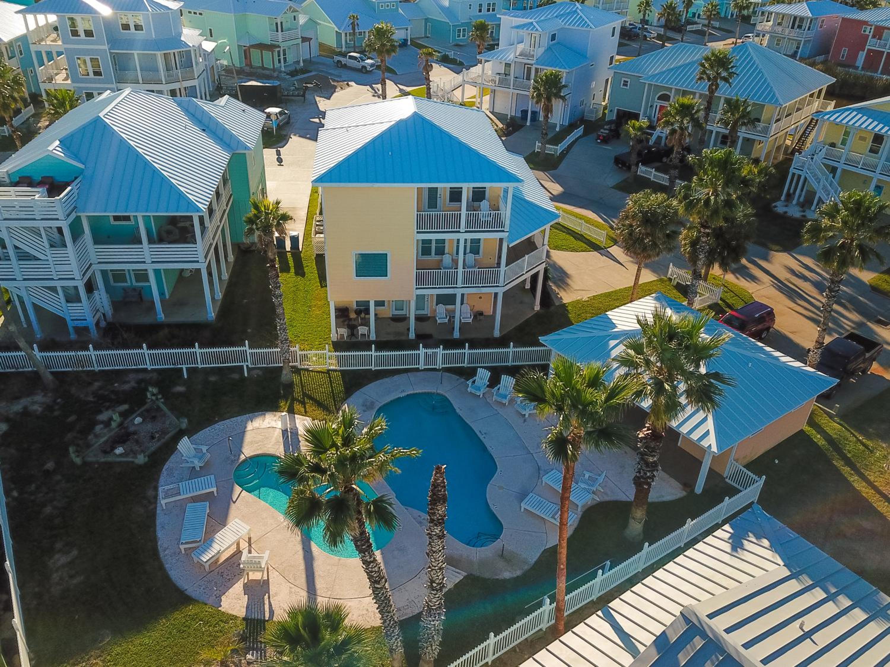 RD385 Dreamsicle Large Home in Gulfside Neighborhood, Shared Pool, Boardwalk to Beach view 2