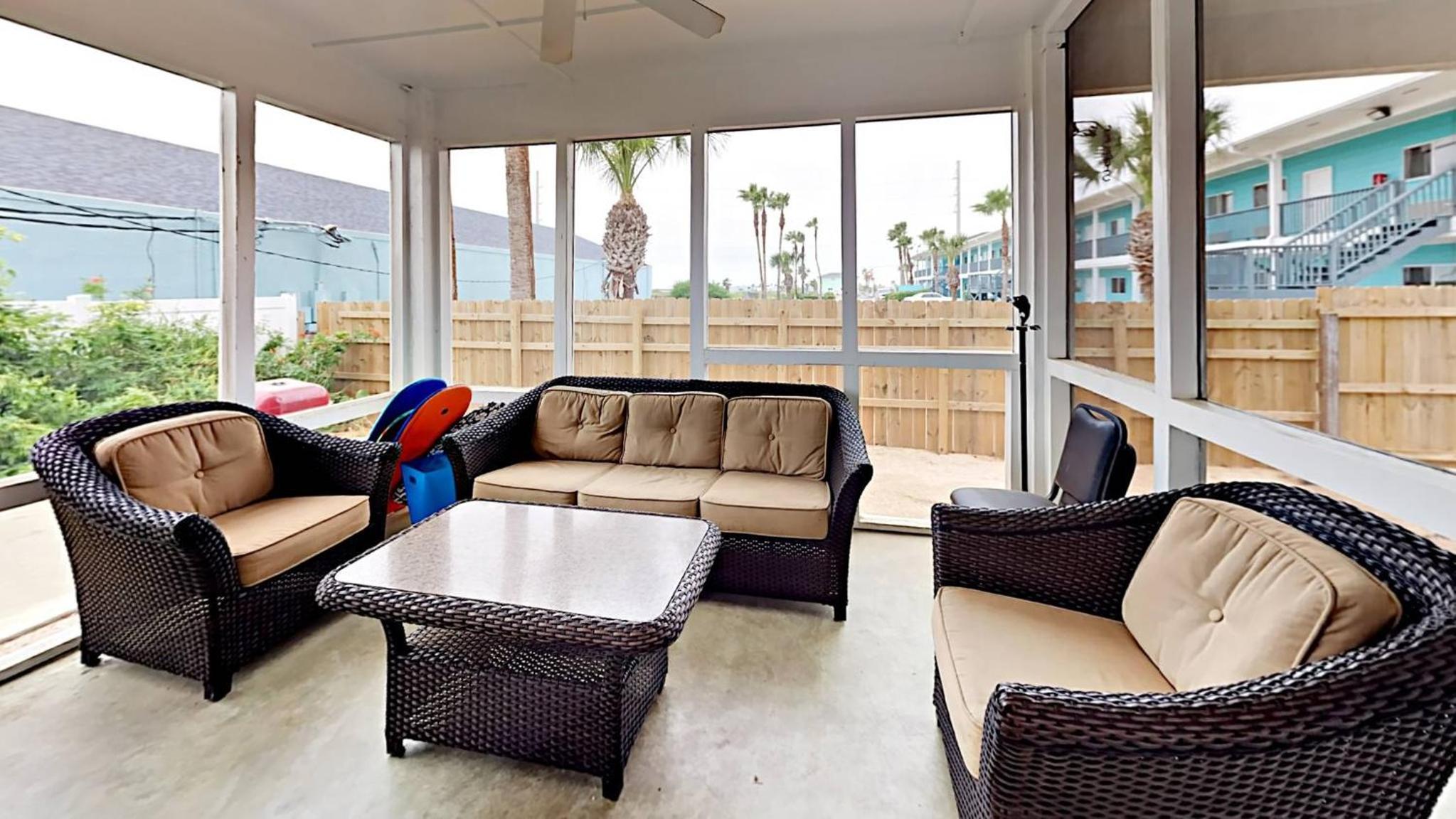 RP17 Unique Beach House, Screened in Porch, Shared Pool, Ample Parking, Outdoor seating view 3