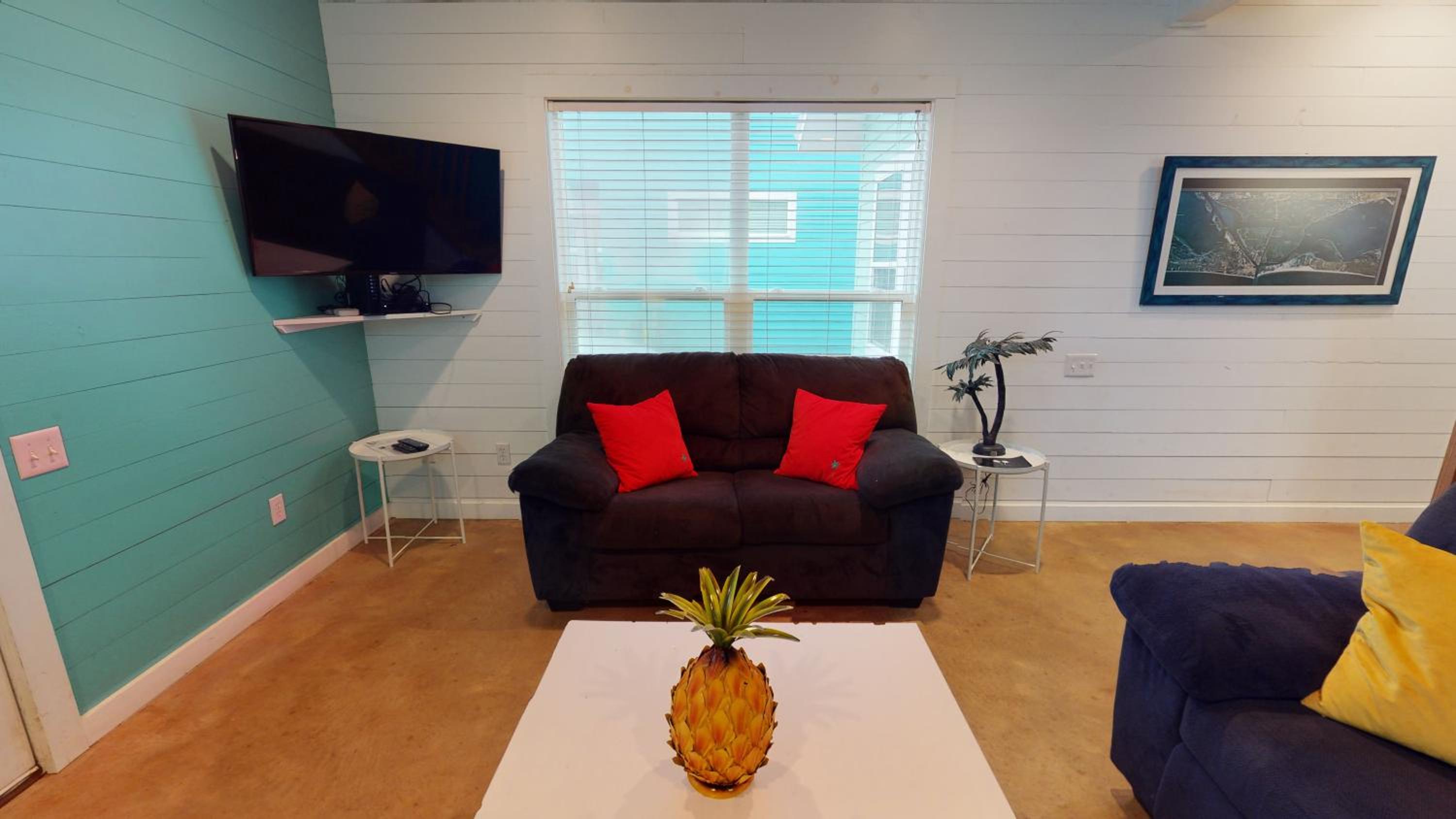 RP23 Fun Townhouse with Fiesta Decor, Shared Pool, Ample Parking view 5