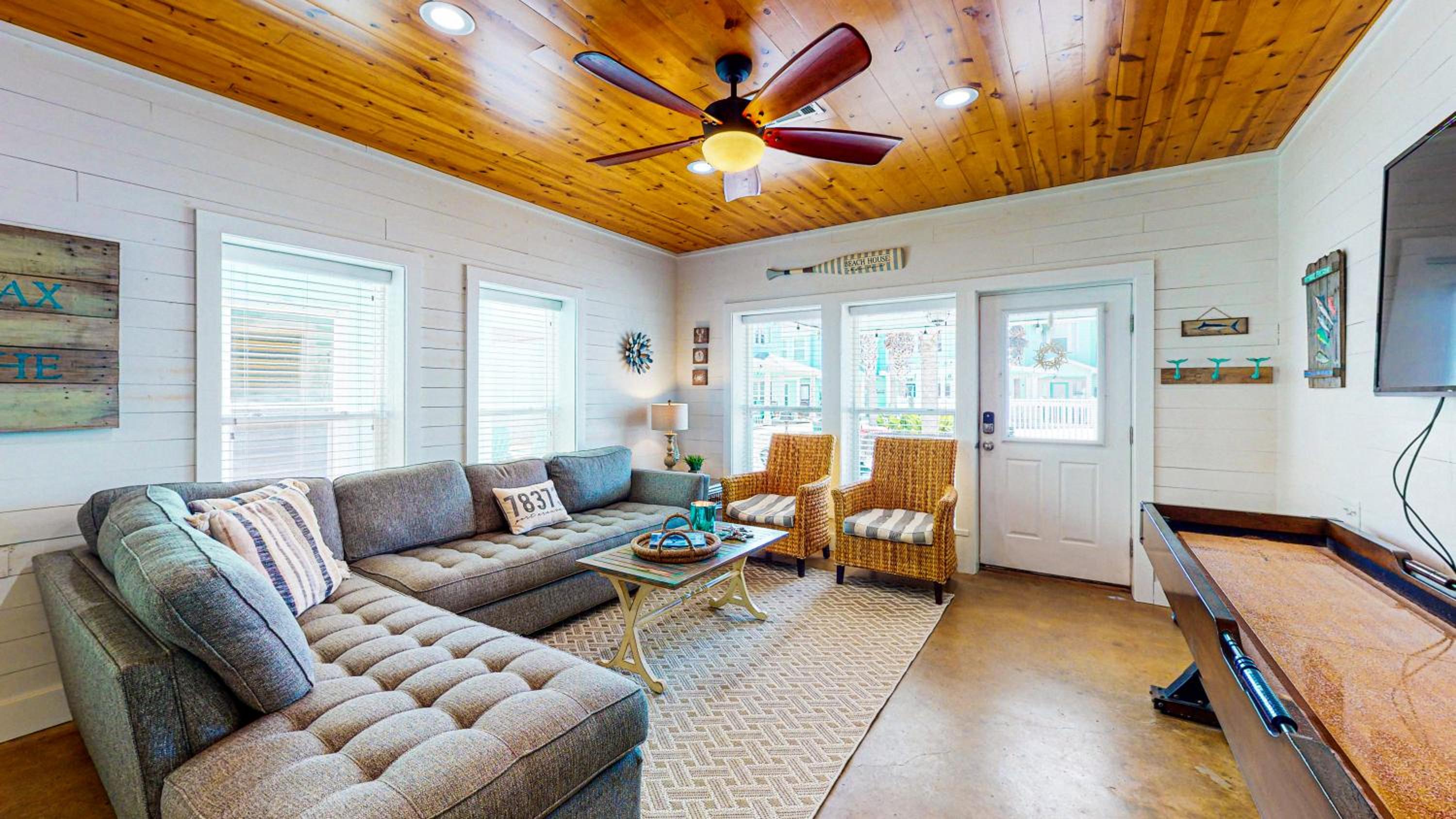 TC304 Cool and Roomy Townhome Close to Beach, Shared Pool view 4