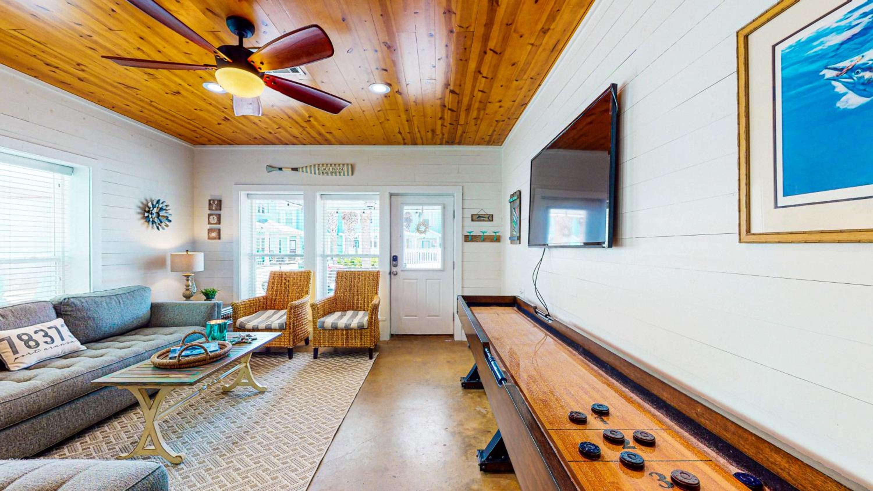 TC304 Cool and Roomy Townhome Close to Beach, Shared Pool view 5