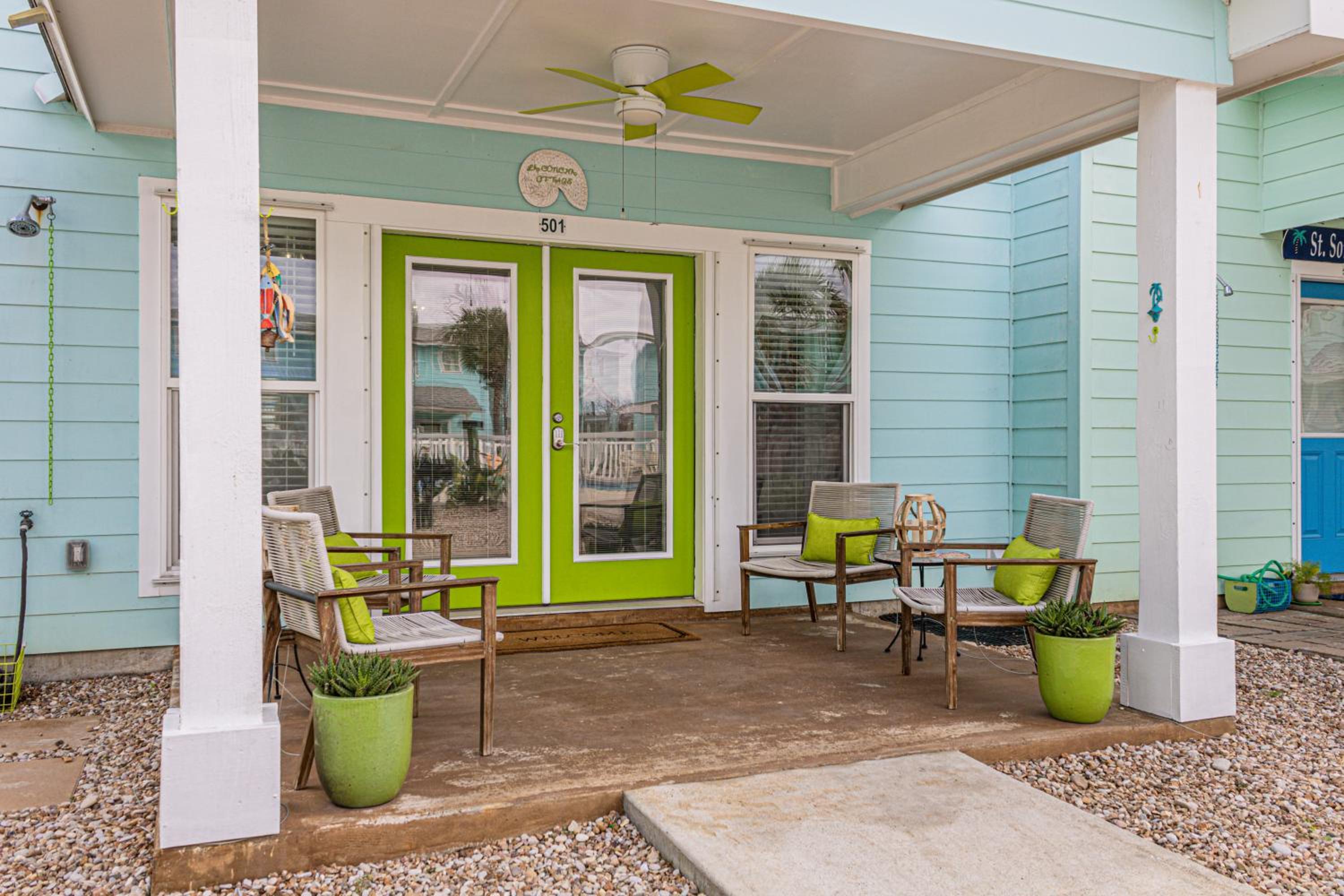 TC501 Cool and Roomy Townhome Close to Beach, Shared Pool, No Pets Allowed view 3