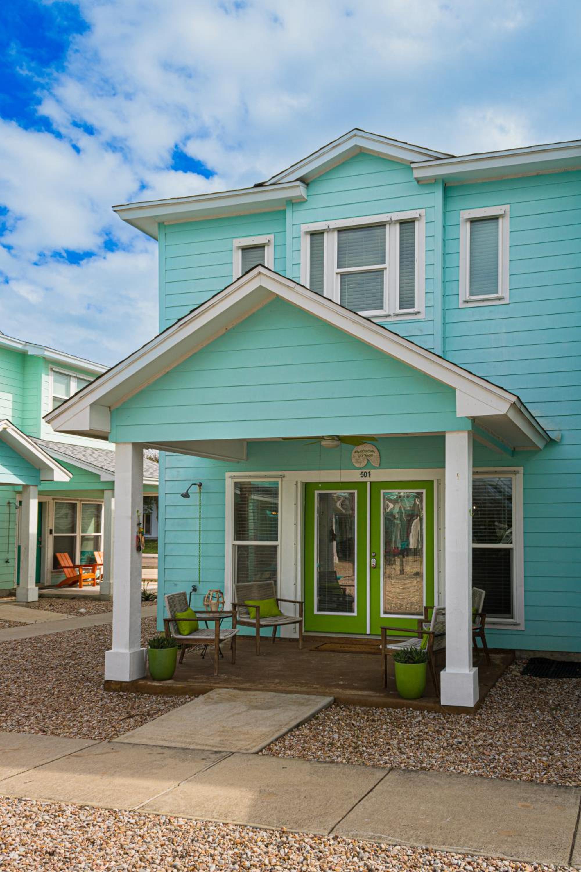 TC501 Cool and Roomy Townhome Close to Beach, Shared Pool, No Pets Allowed view 4