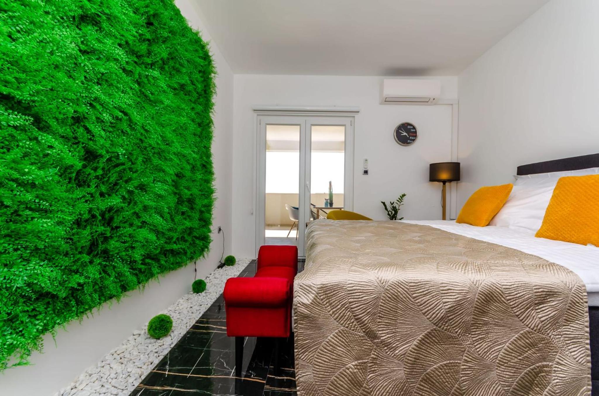 Deluxe double room with sauna and pool view 2