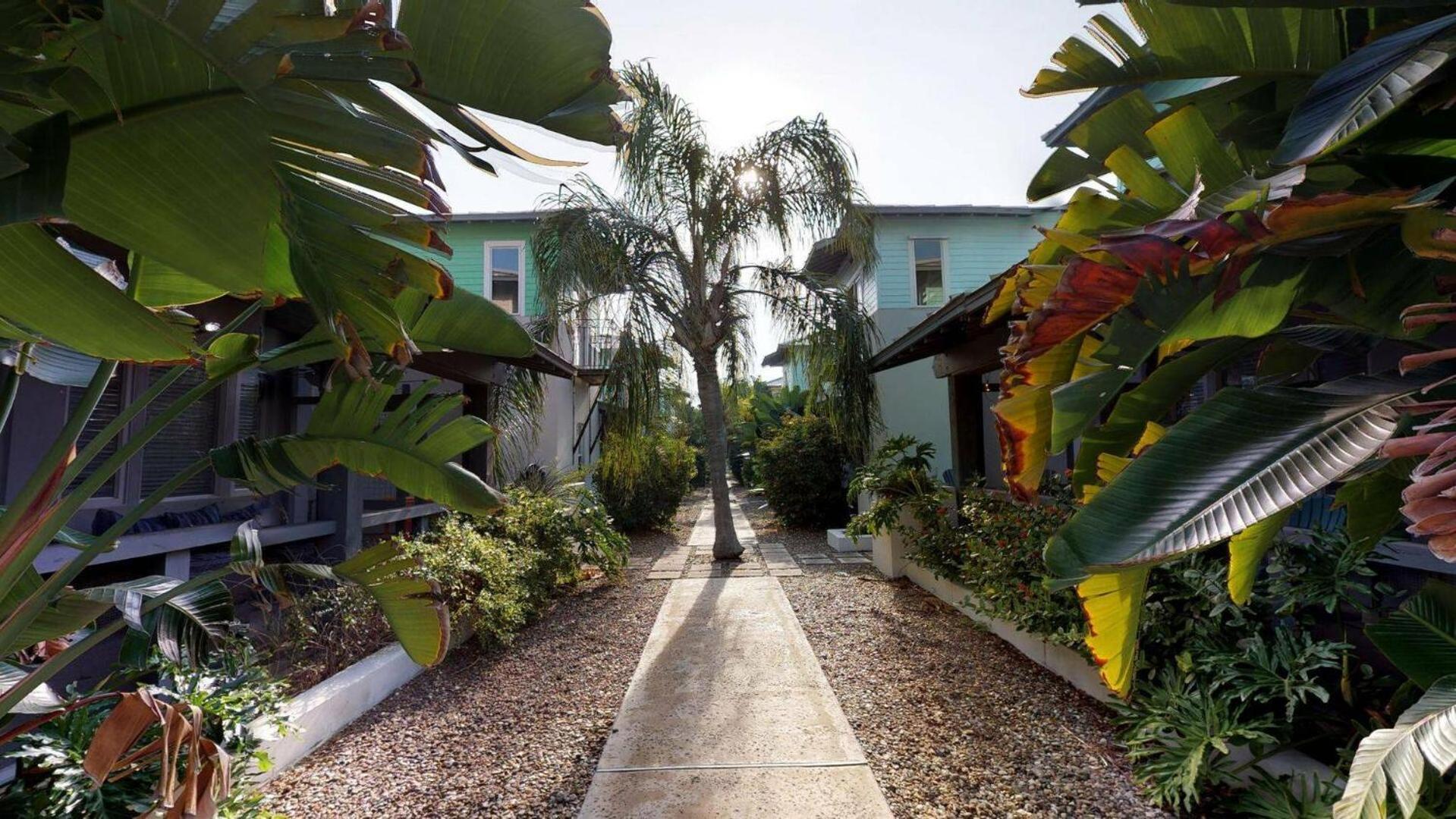TP5 5BR Townhome, Shared Pool, In Town, Near Beach view 5