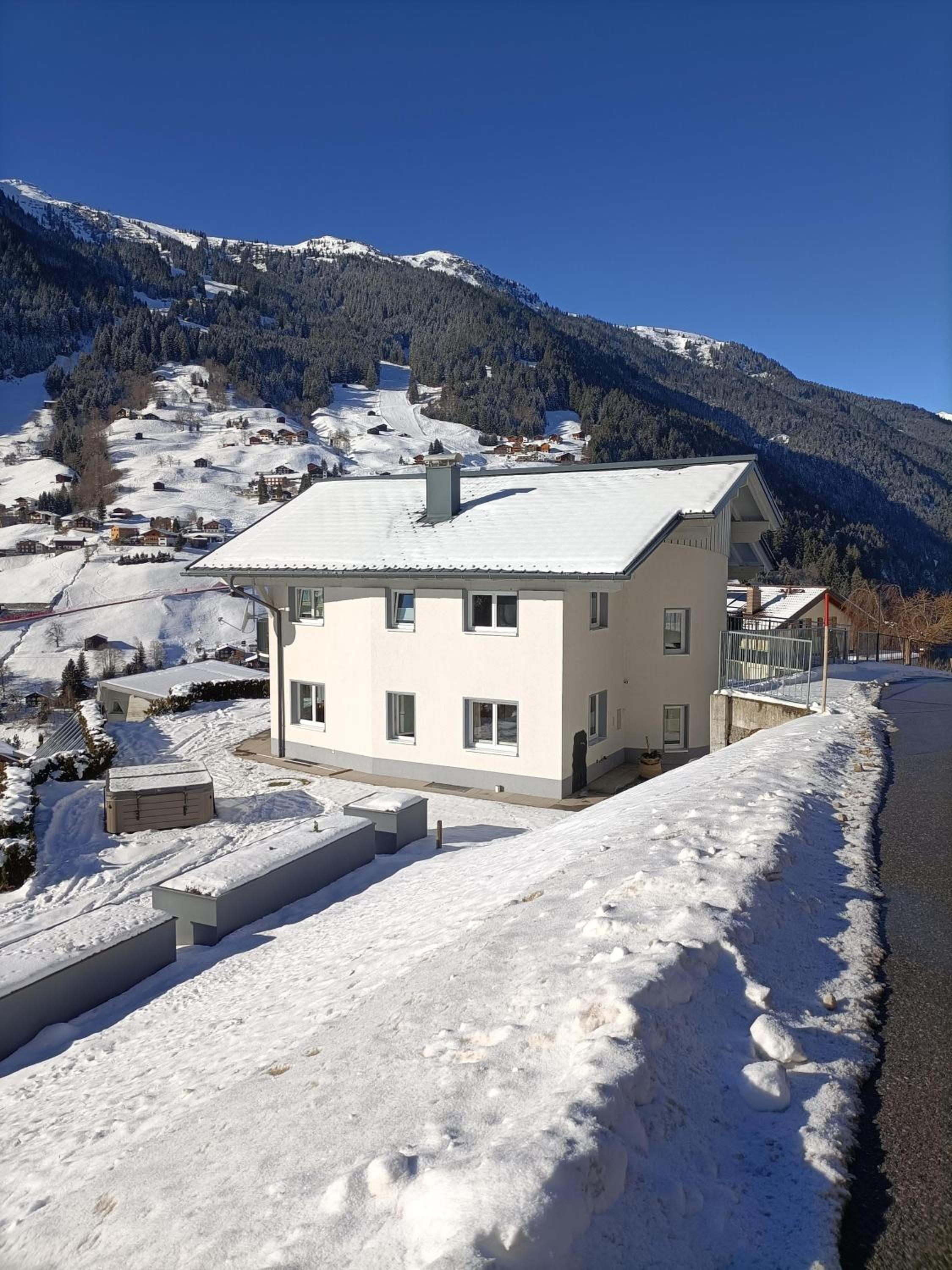 Photo 10