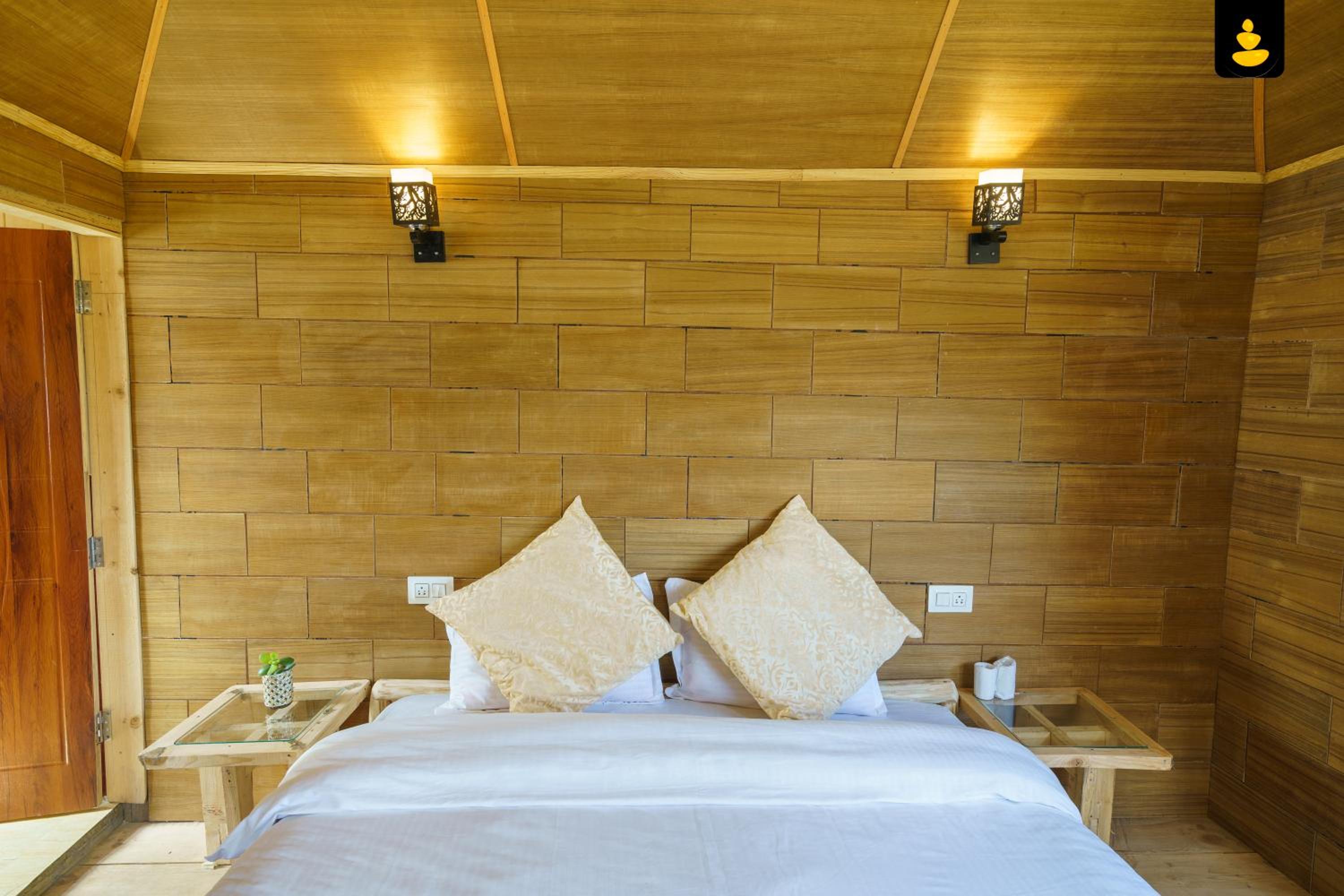 LivingStone Shimla Jungle Stay