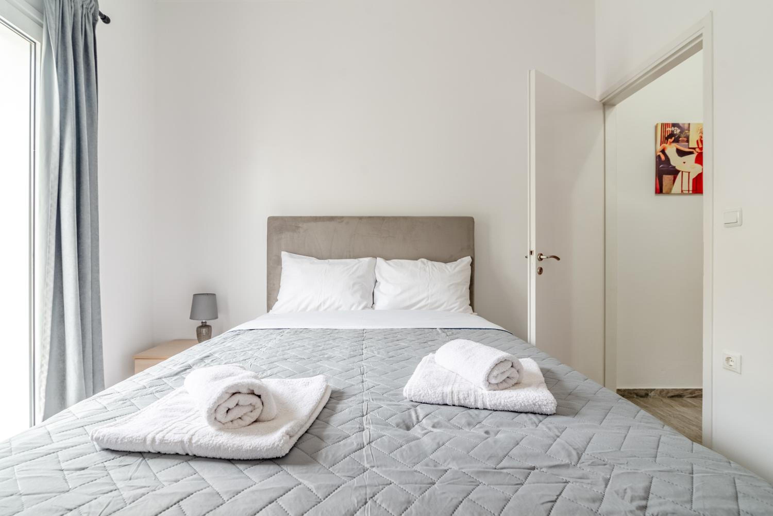 Evangeline City Center Apartment AC/WiFi photo 2