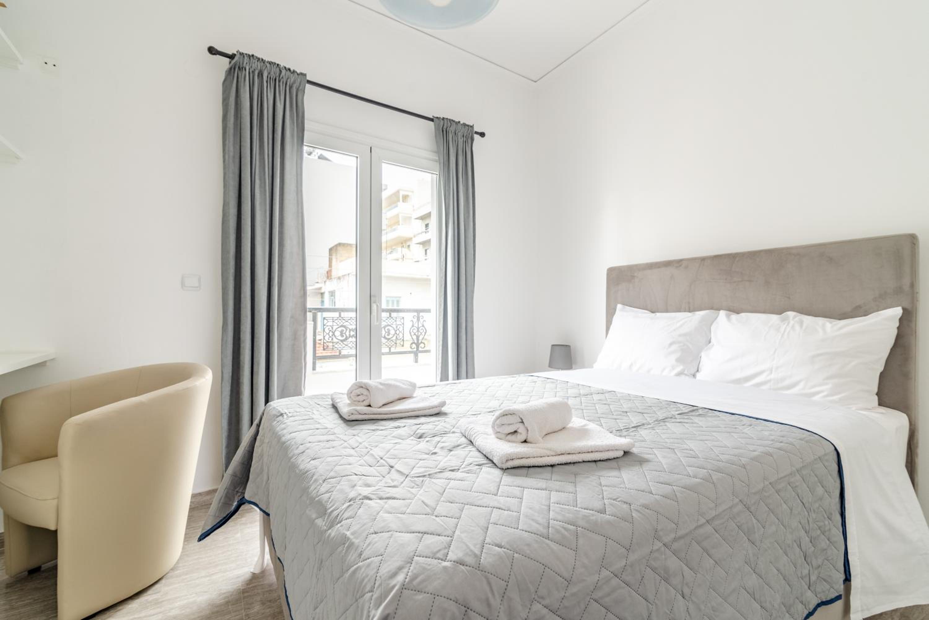 Evangeline City Center Apartment AC/WiFi photo 4