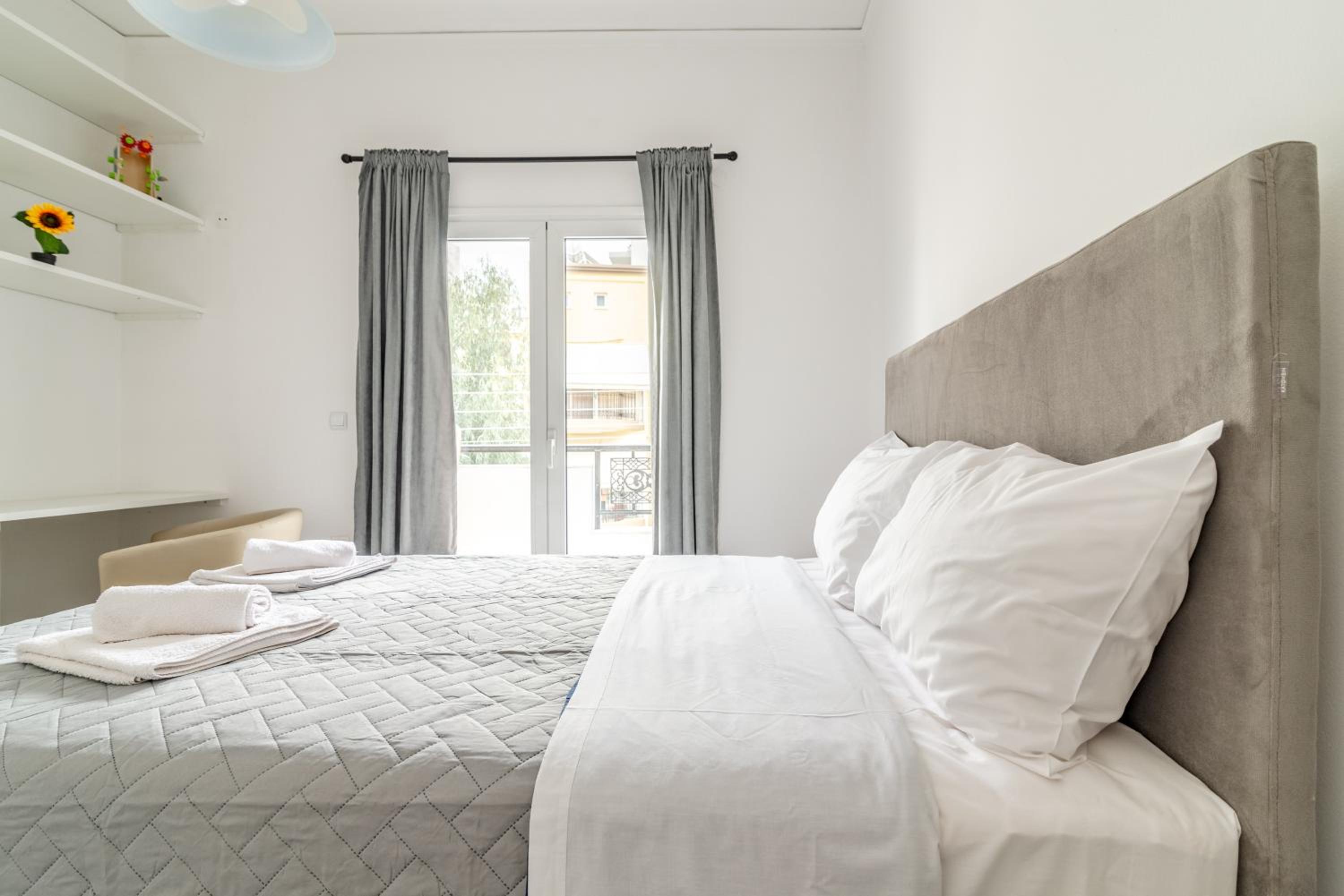 Evangeline City Center Apartment AC/WiFi photo 3