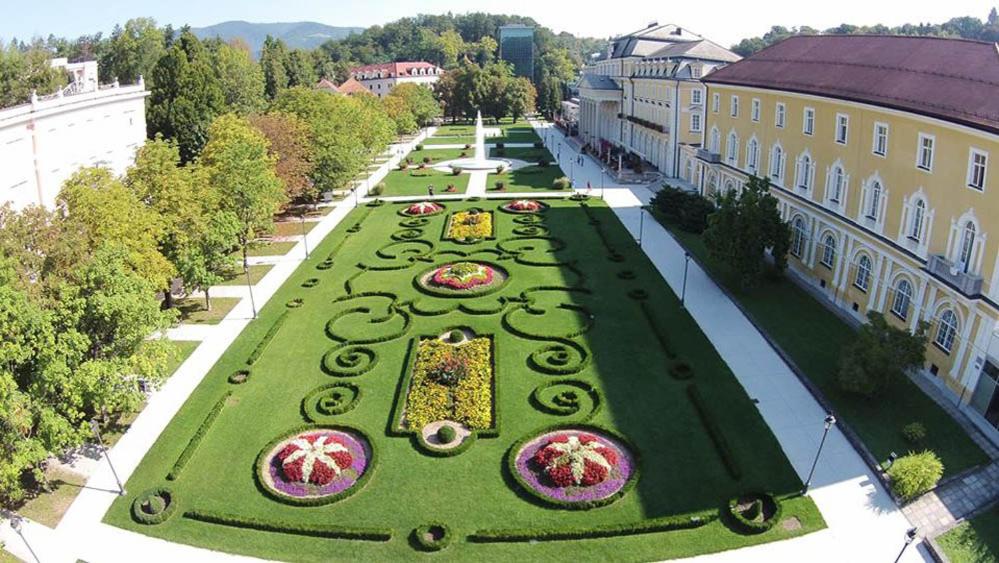 Apartma Vrtnica, Vila Golf