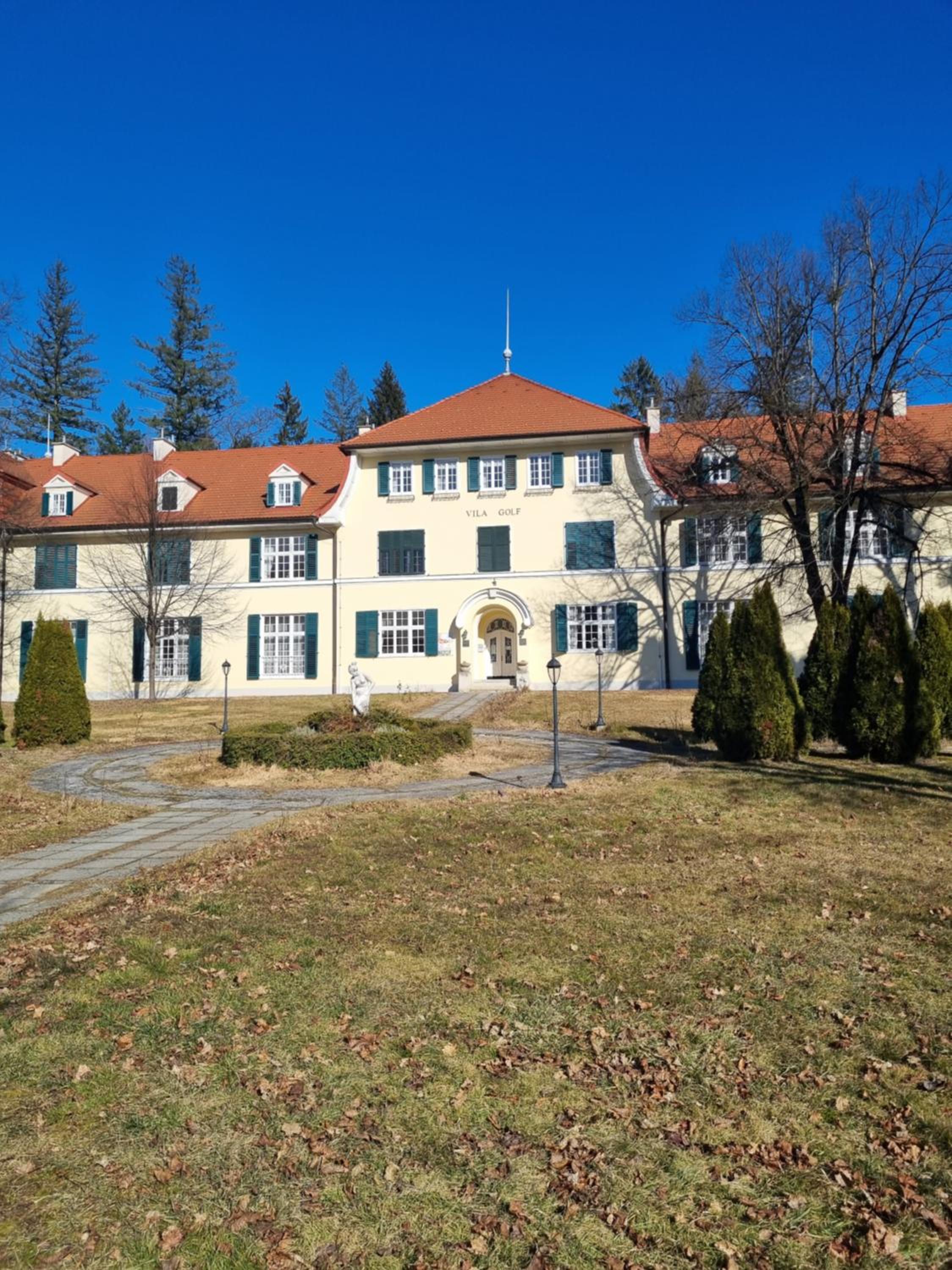 Apartma Vrtnica, Vila Golf