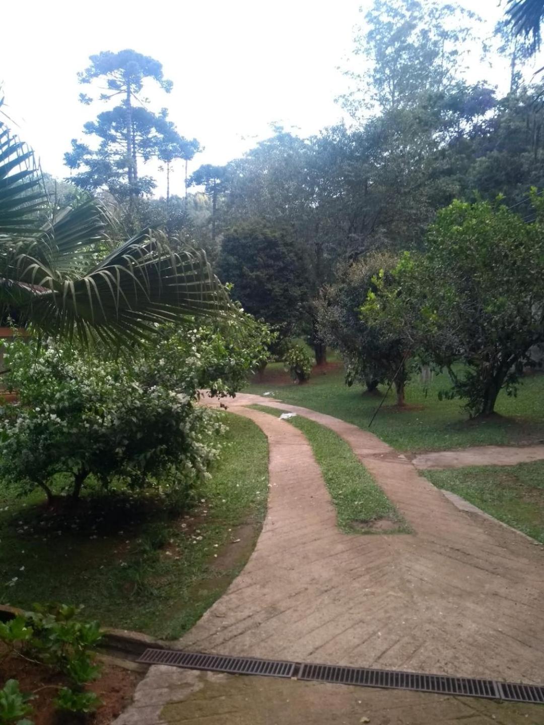 Bangalo a beira do rio em plena natureza