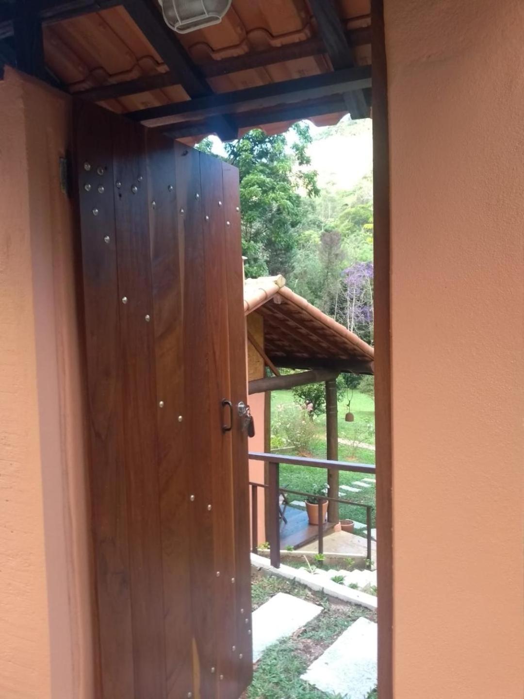 Bangalo a beira do rio em plena natureza
