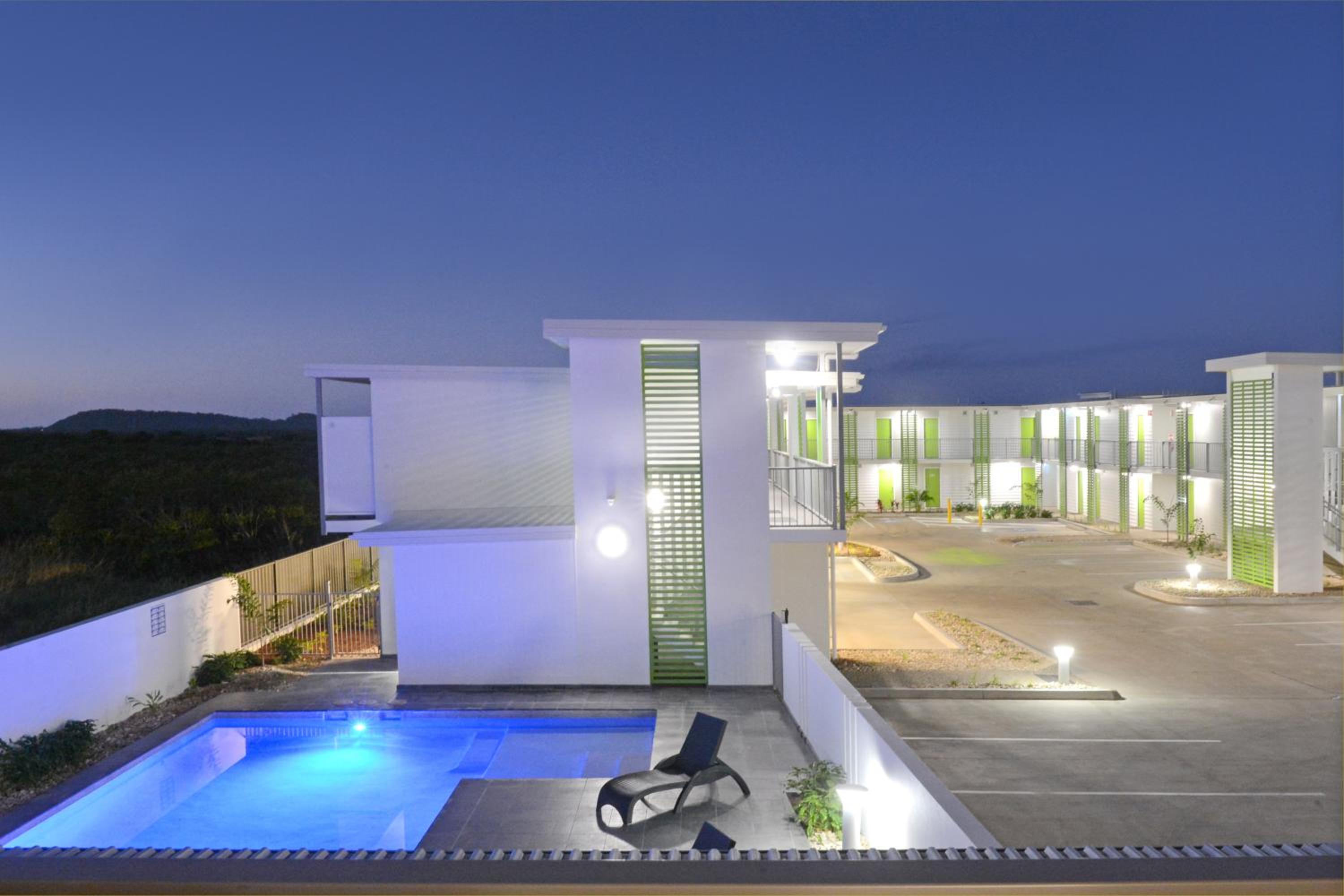 Mackay Oceanside Central Hotel Official