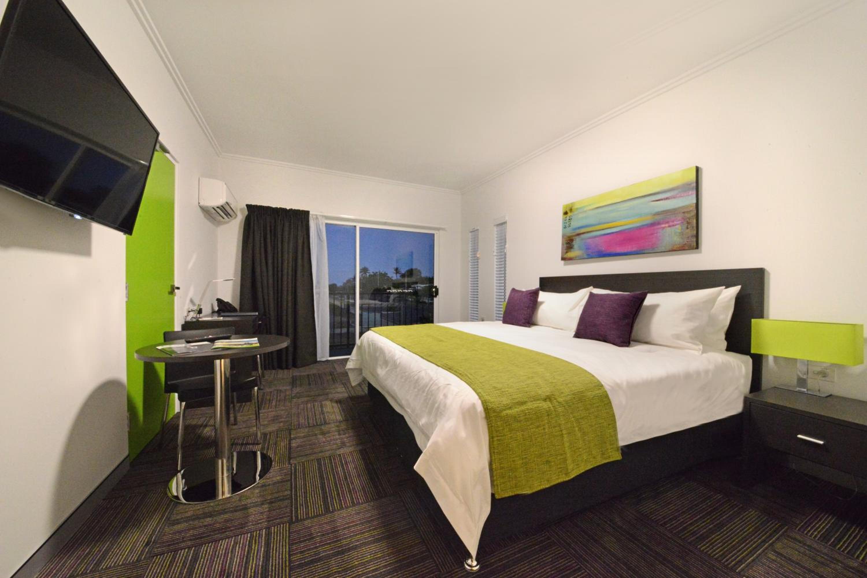 Mackay Oceanside Central Hotel Official