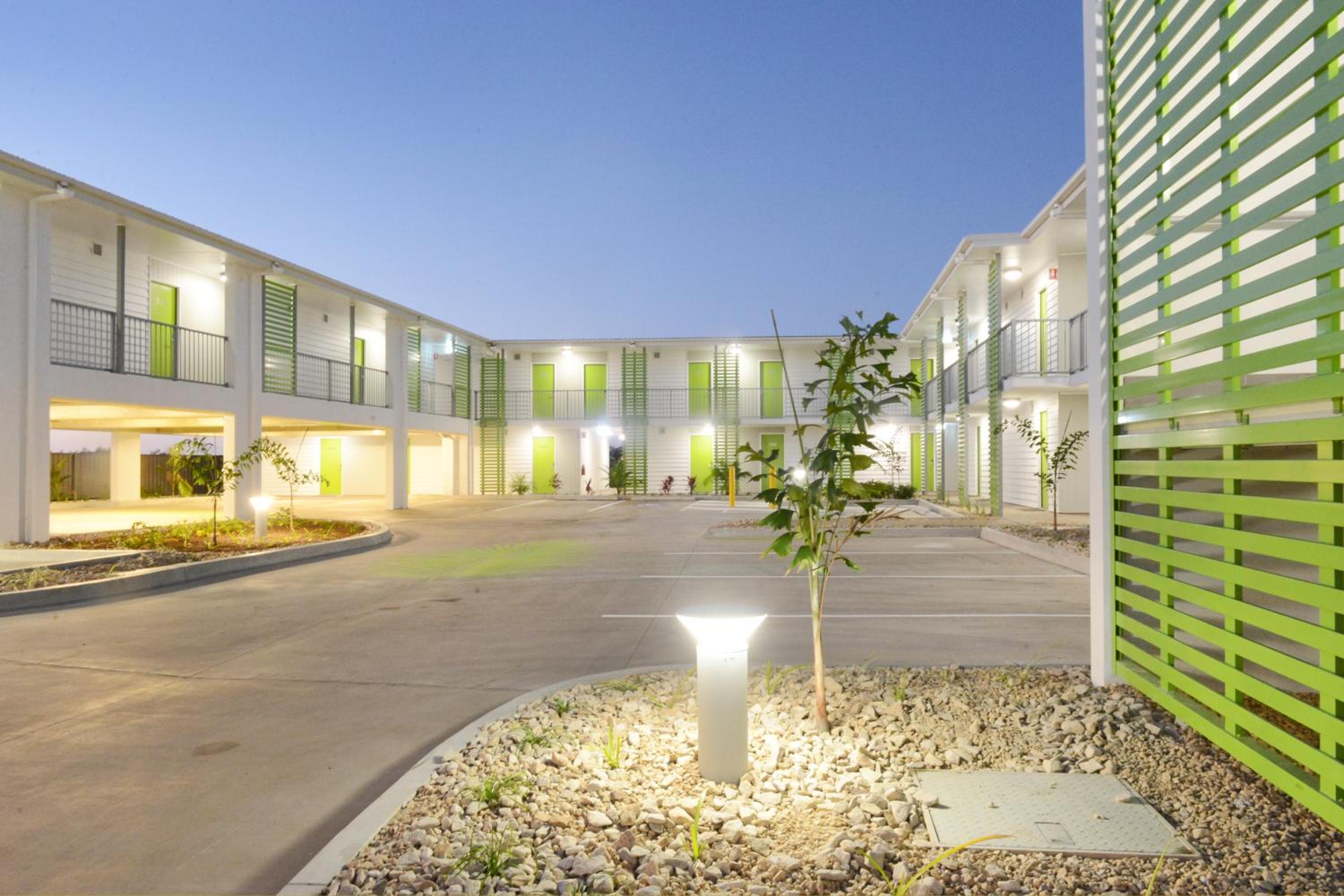 Mackay Oceanside Central Hotel Official