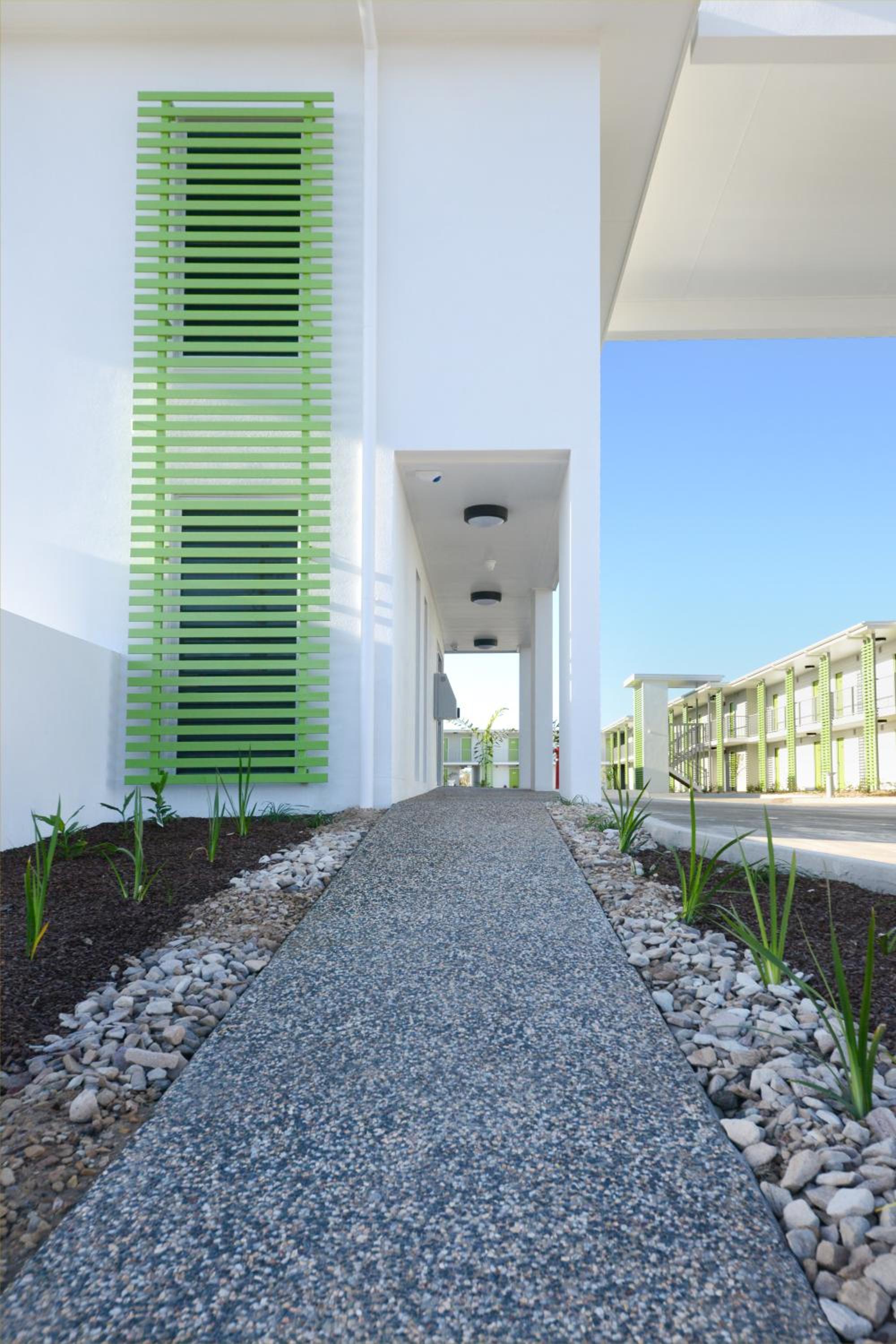 Mackay Oceanside Central Hotel Official