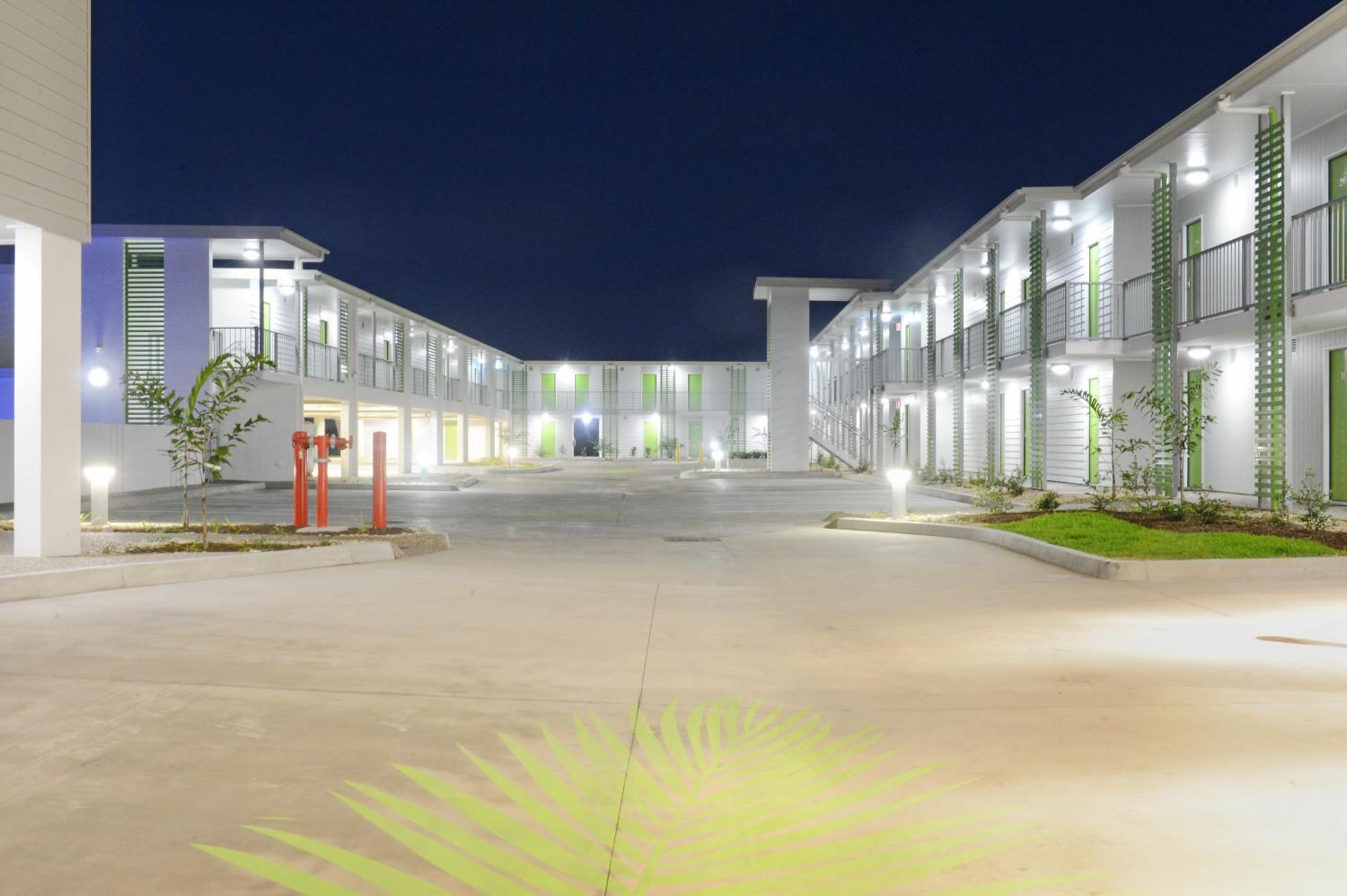 Mackay Oceanside Central Hotel Official