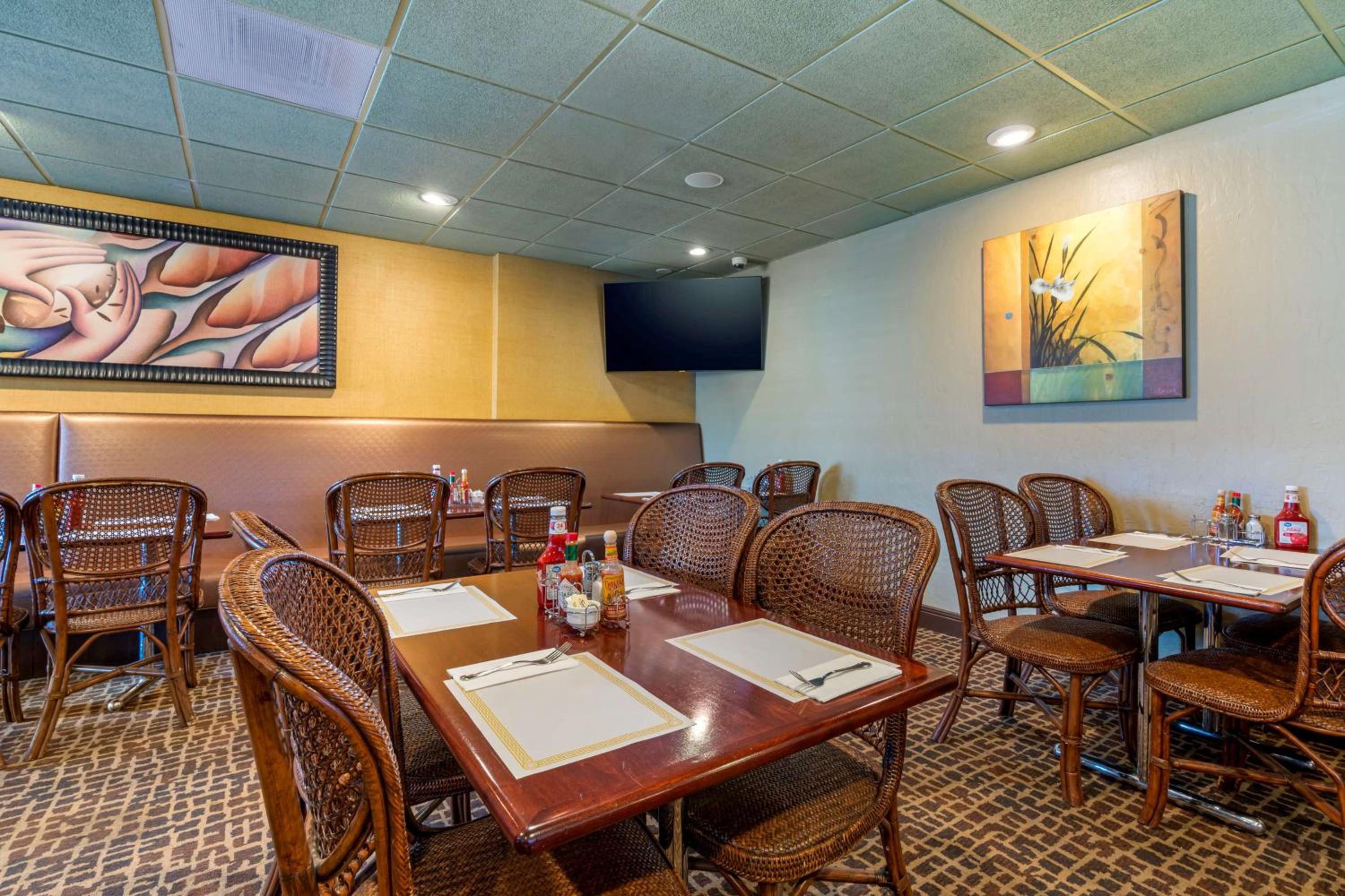 Best Western Plus Brookside Inn - Property Image 44