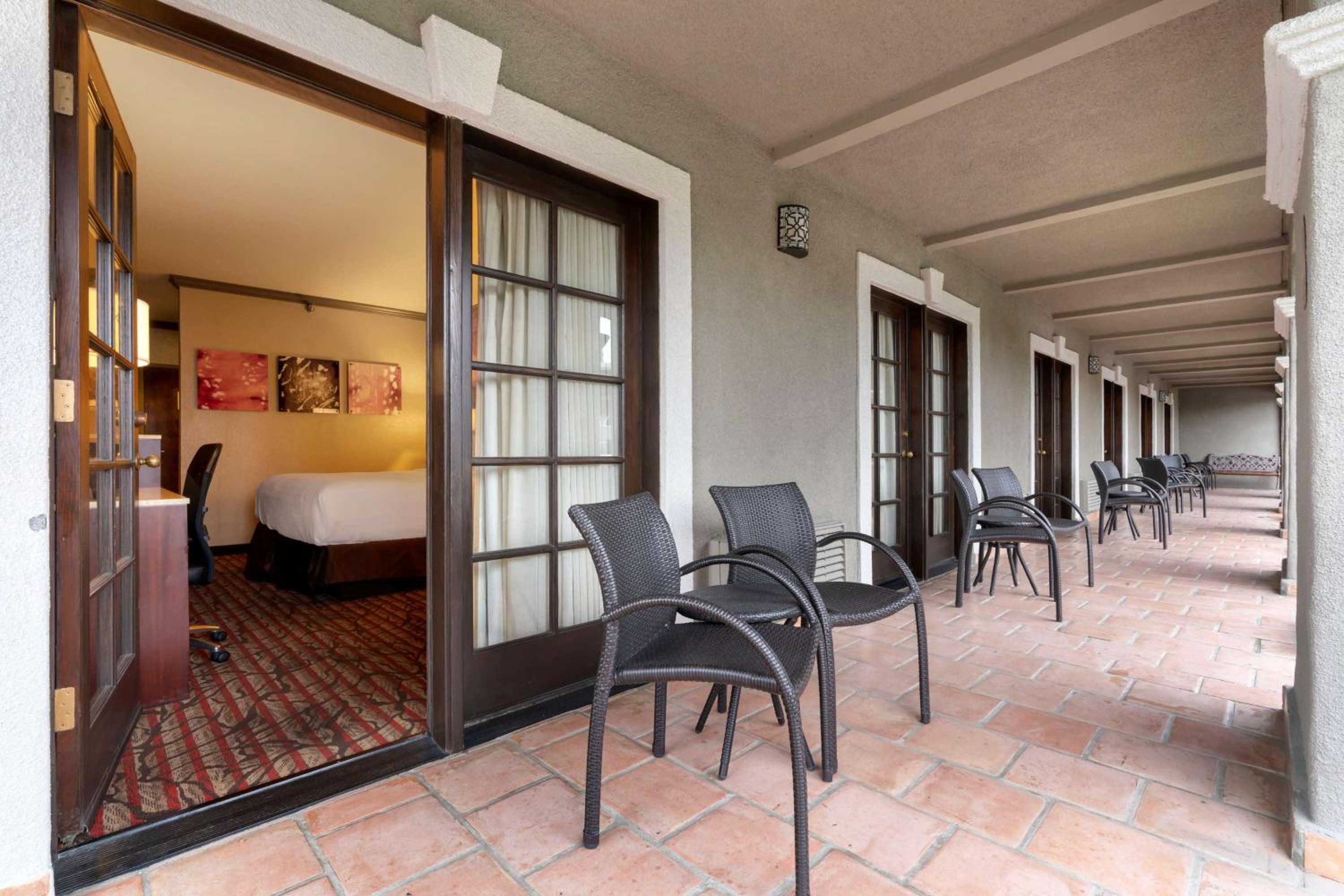 Best Western Plus Brookside Inn - Property Image 2