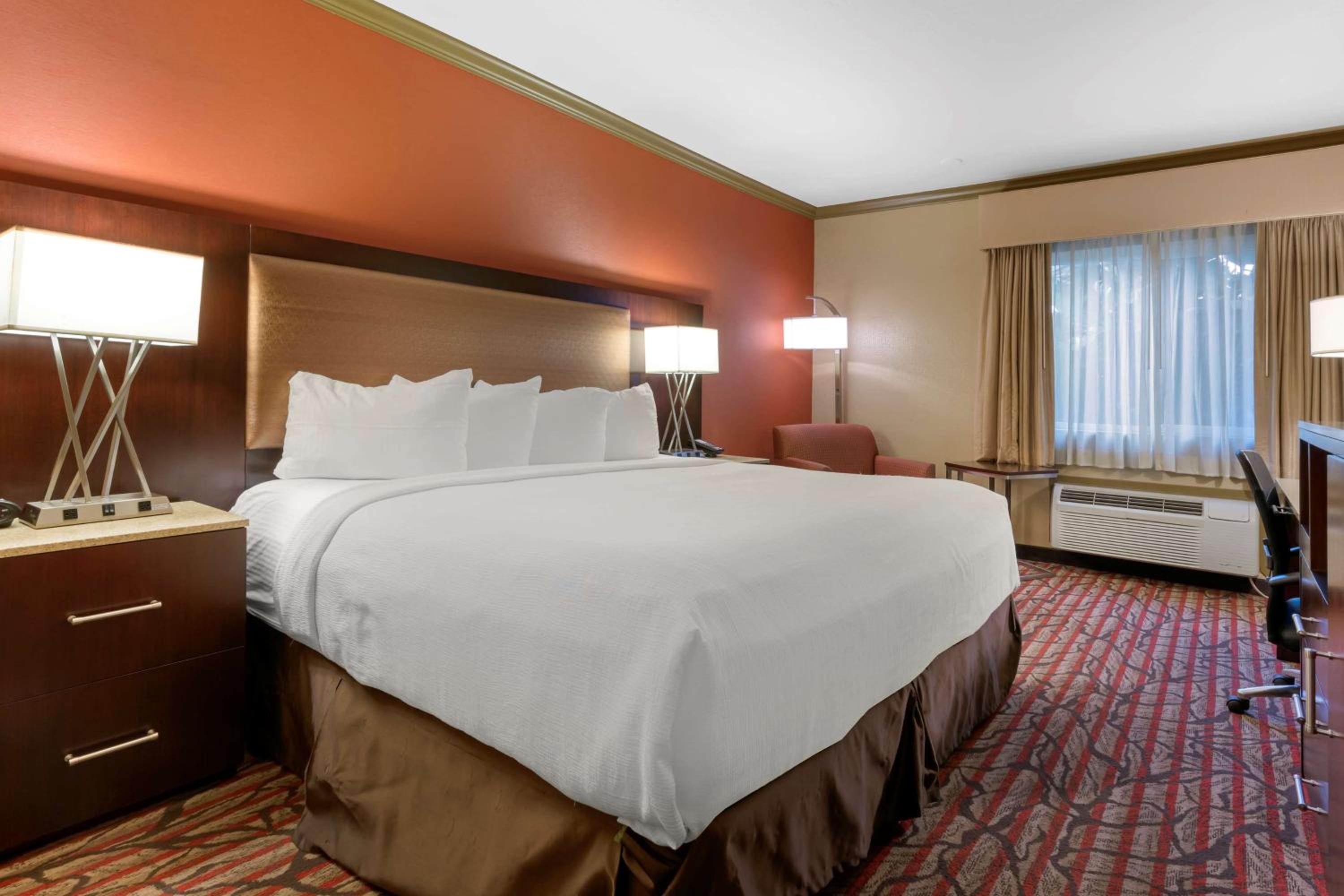Best Western Plus Brookside Inn - Property Image 5