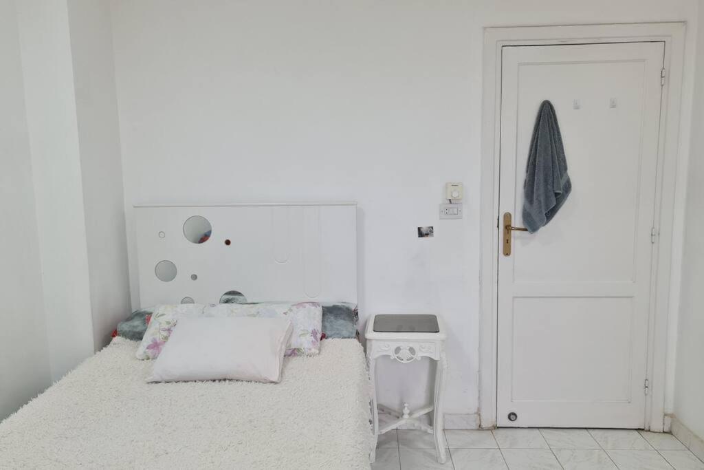 Single bedroom in a shared apartment Girls only hosting family