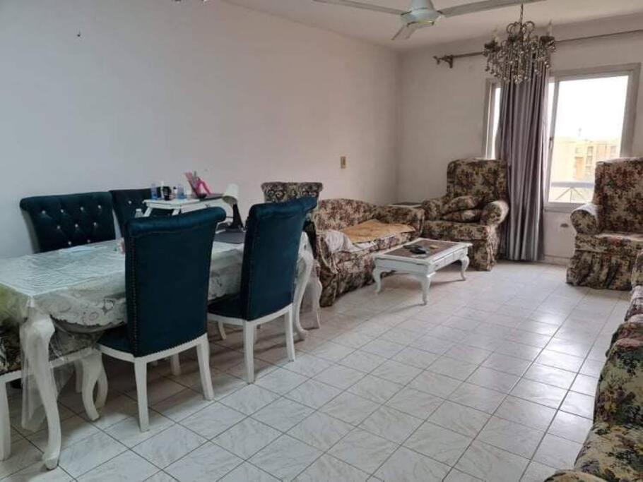 Single bedroom in a shared apartment Girls only hosting family