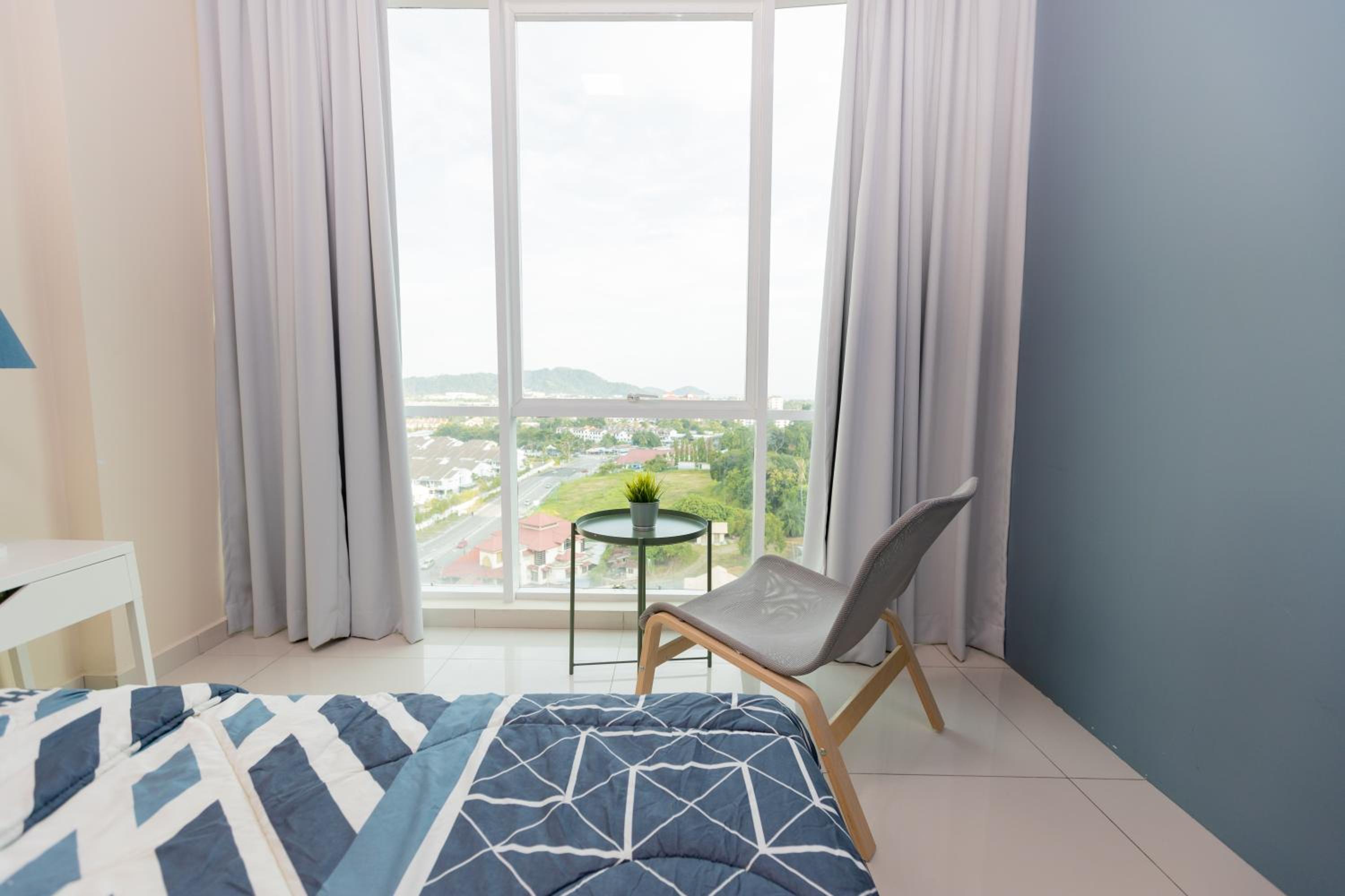 Cozy Home with Spectacular View photo 3
