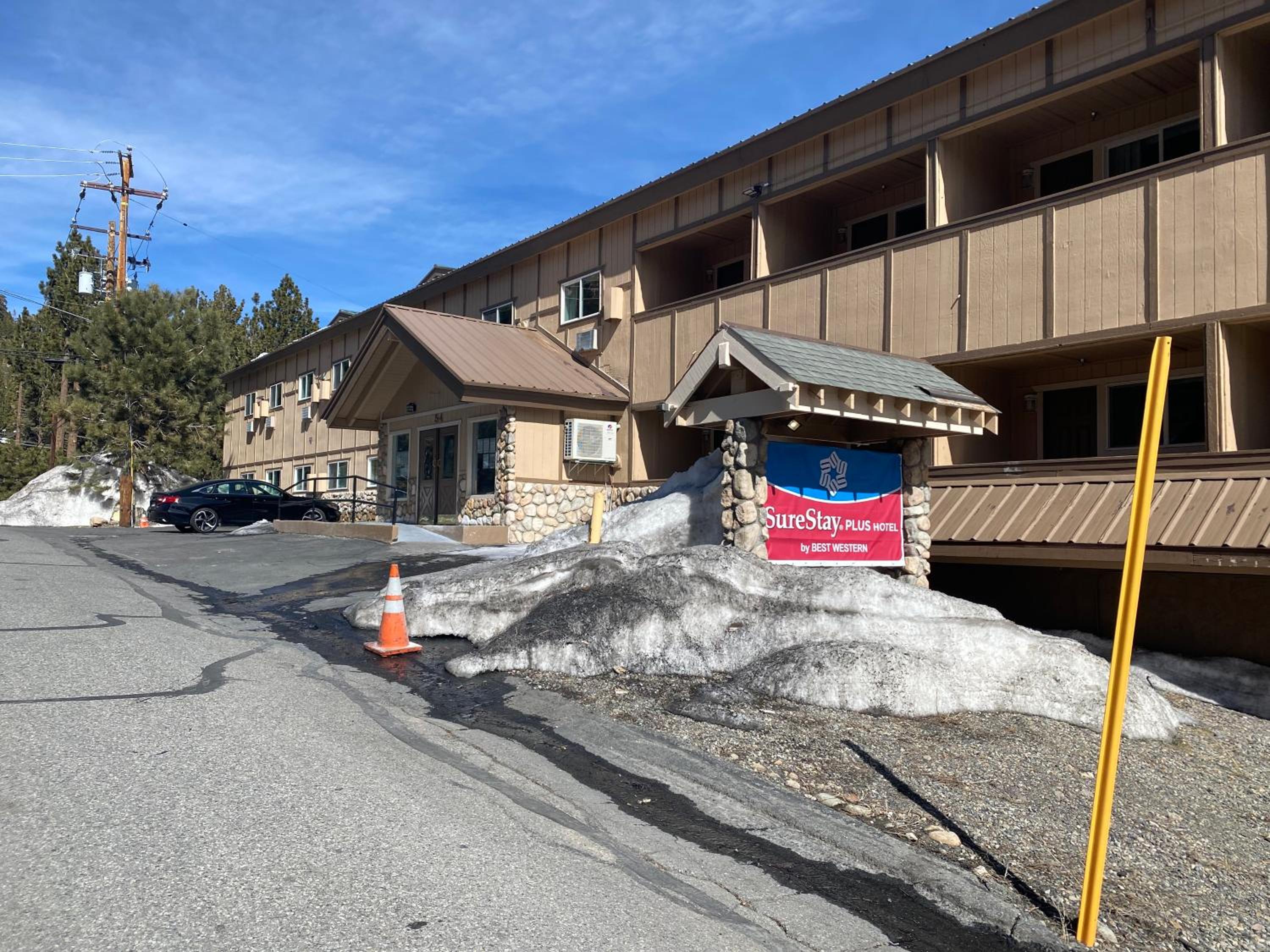 Hotel SureStay Plus Hotel by Best Western Mammoth Lakes - Image 1