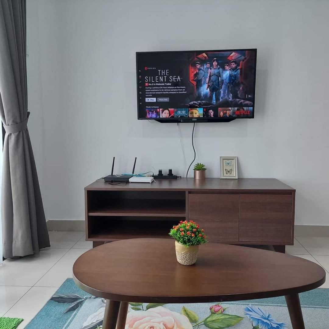 Yara's Homestay at Desaru Utama Residence view 2