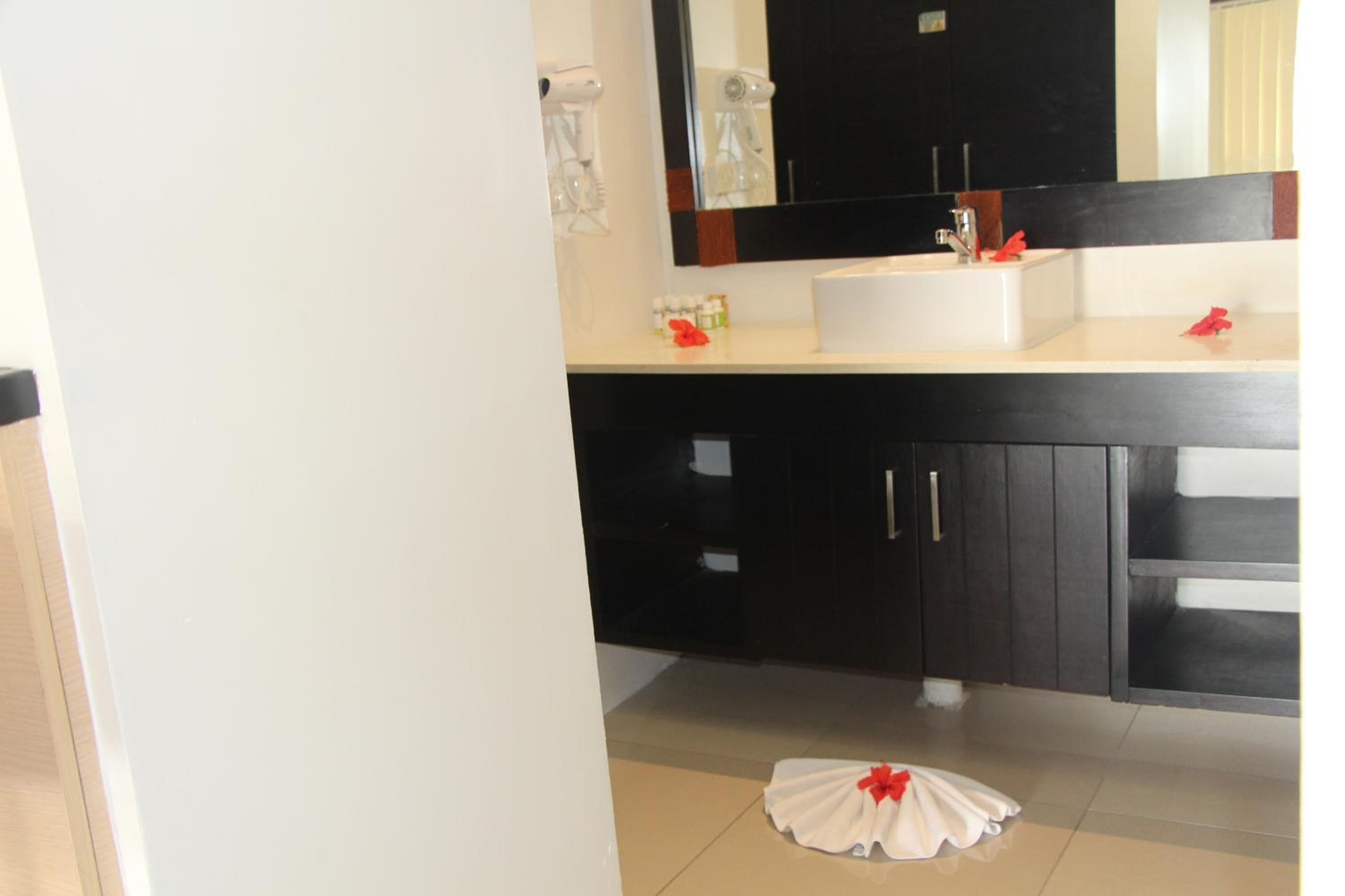Lander's Bay Resort - Image 3