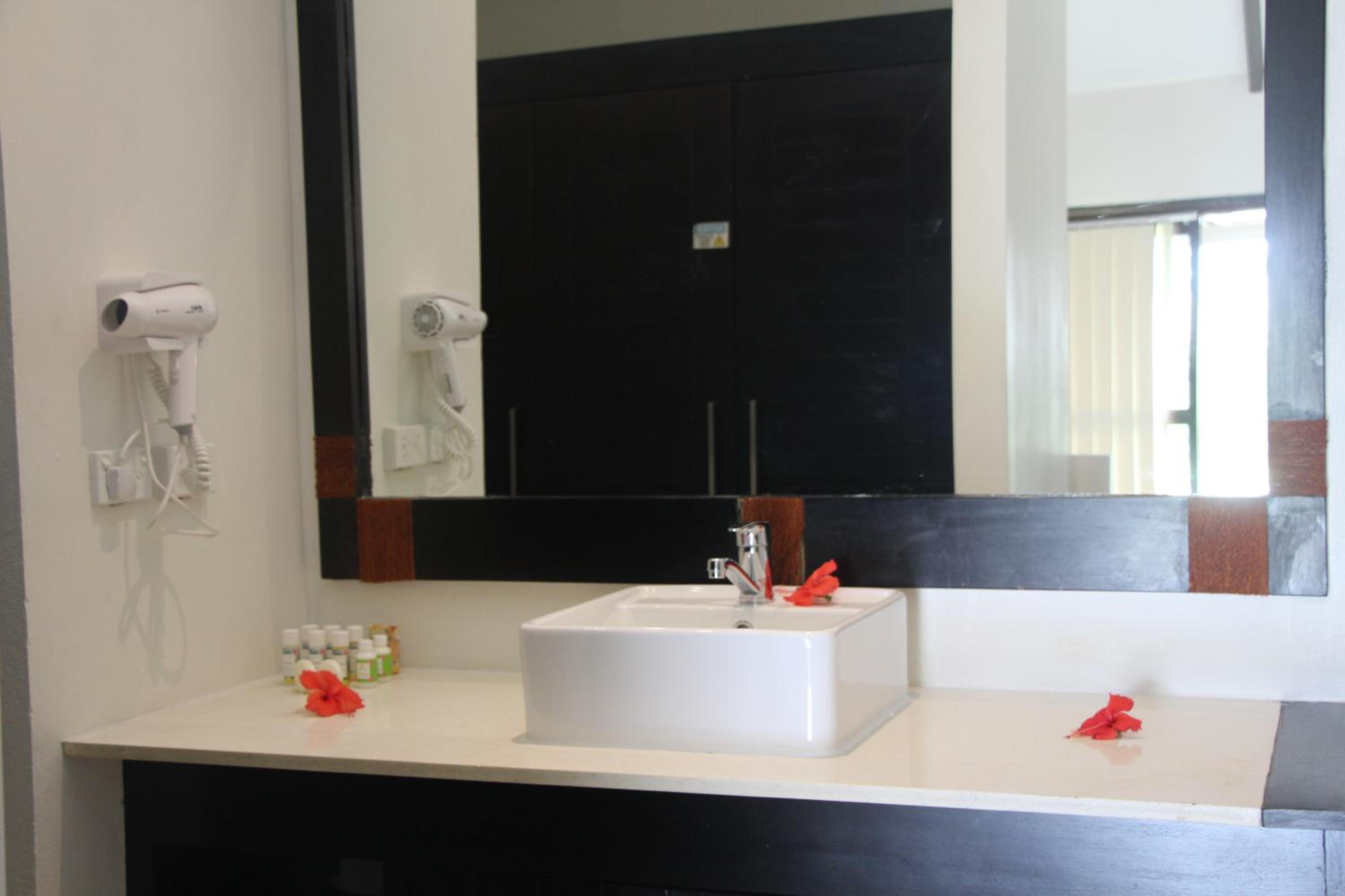 Lander's Bay Resort - Image 2