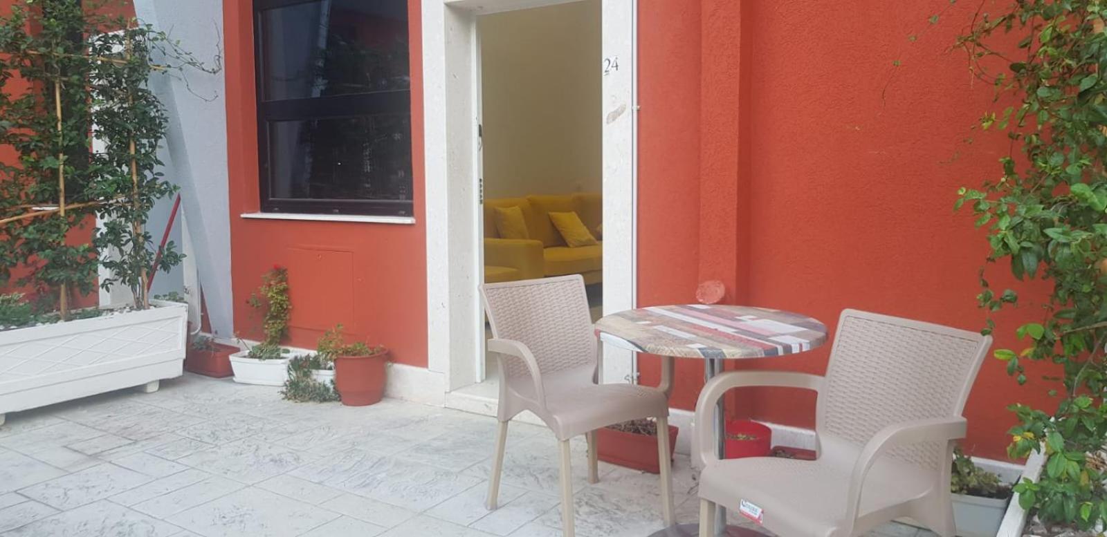 Lovely duplex apartment with patio, 100m from the beach!