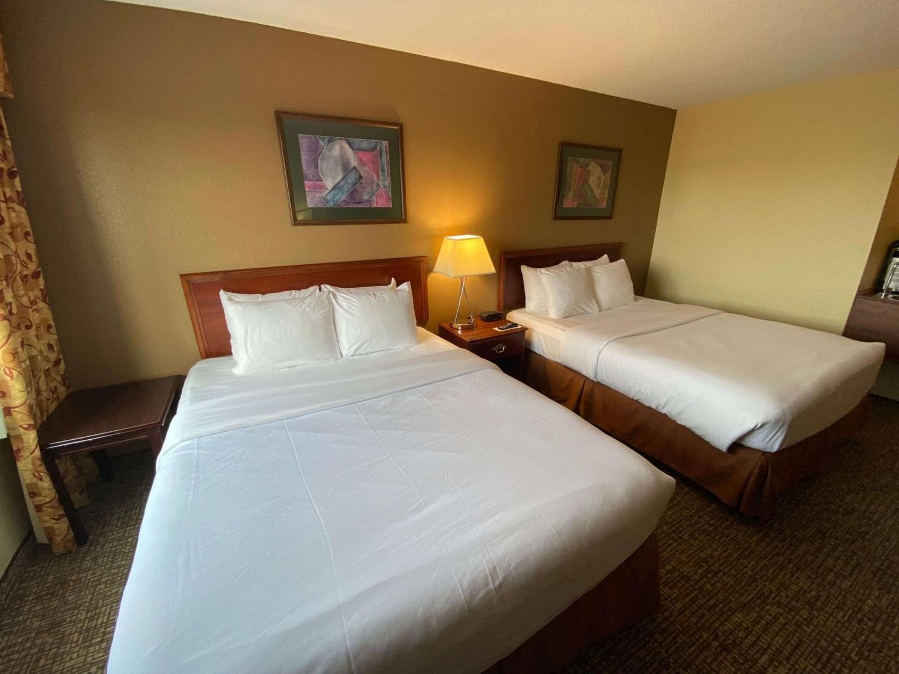 Peoria Vacations - Comfort Inn  Suites at I-74 and 155 - Property Image 1