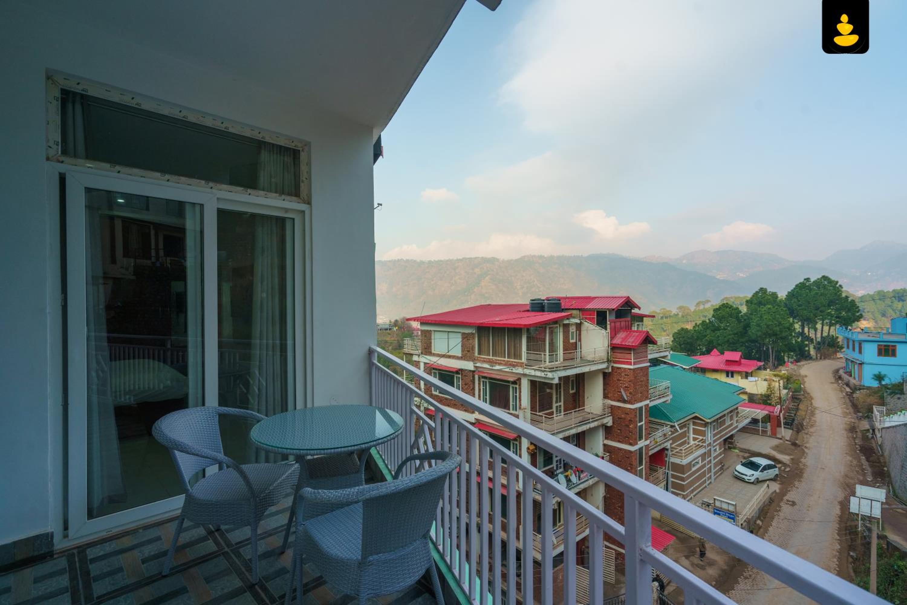 LivingStone Sky Hills Apartment Kasauli view 3