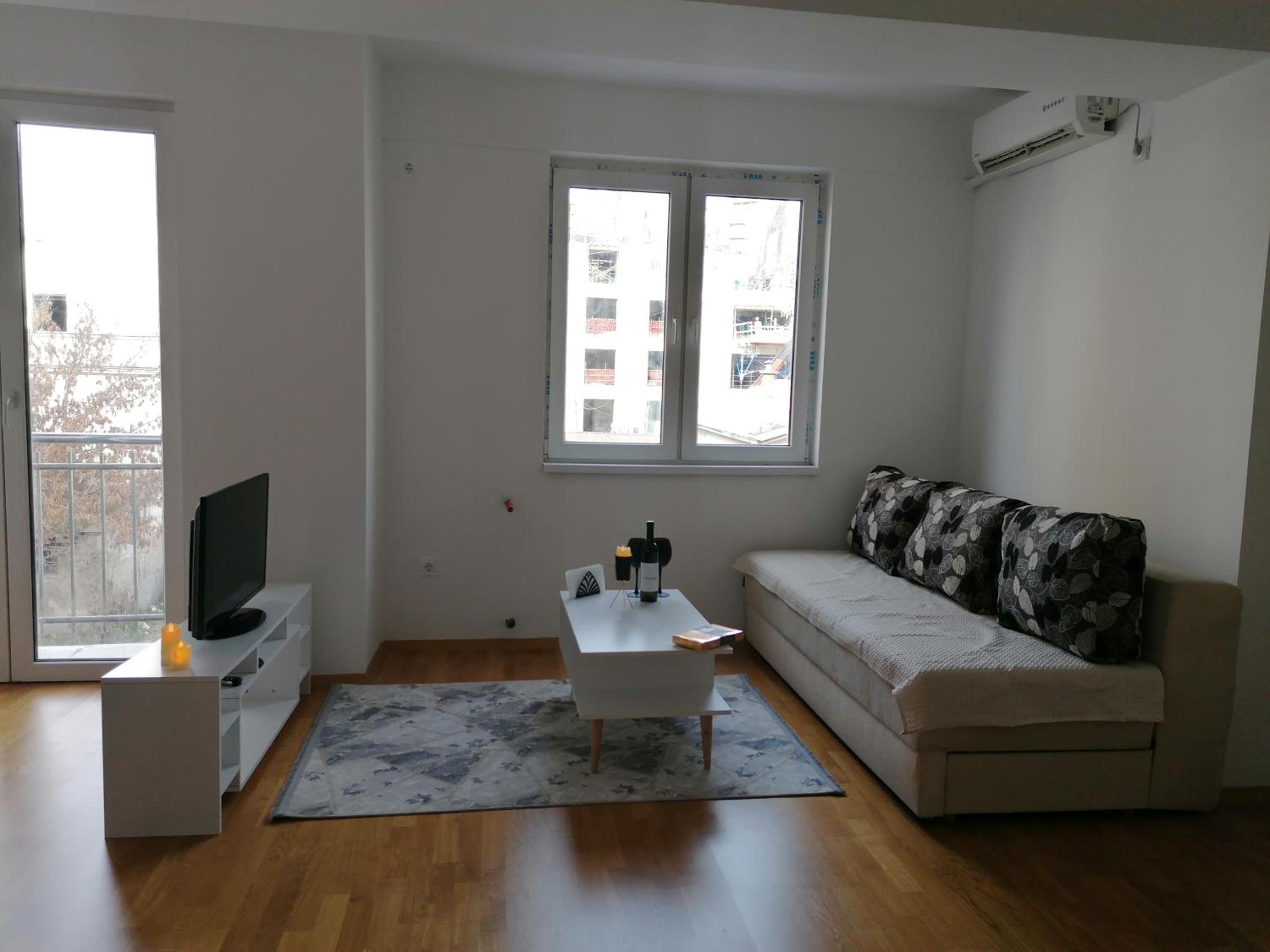 Sarah - City Apartment view 3