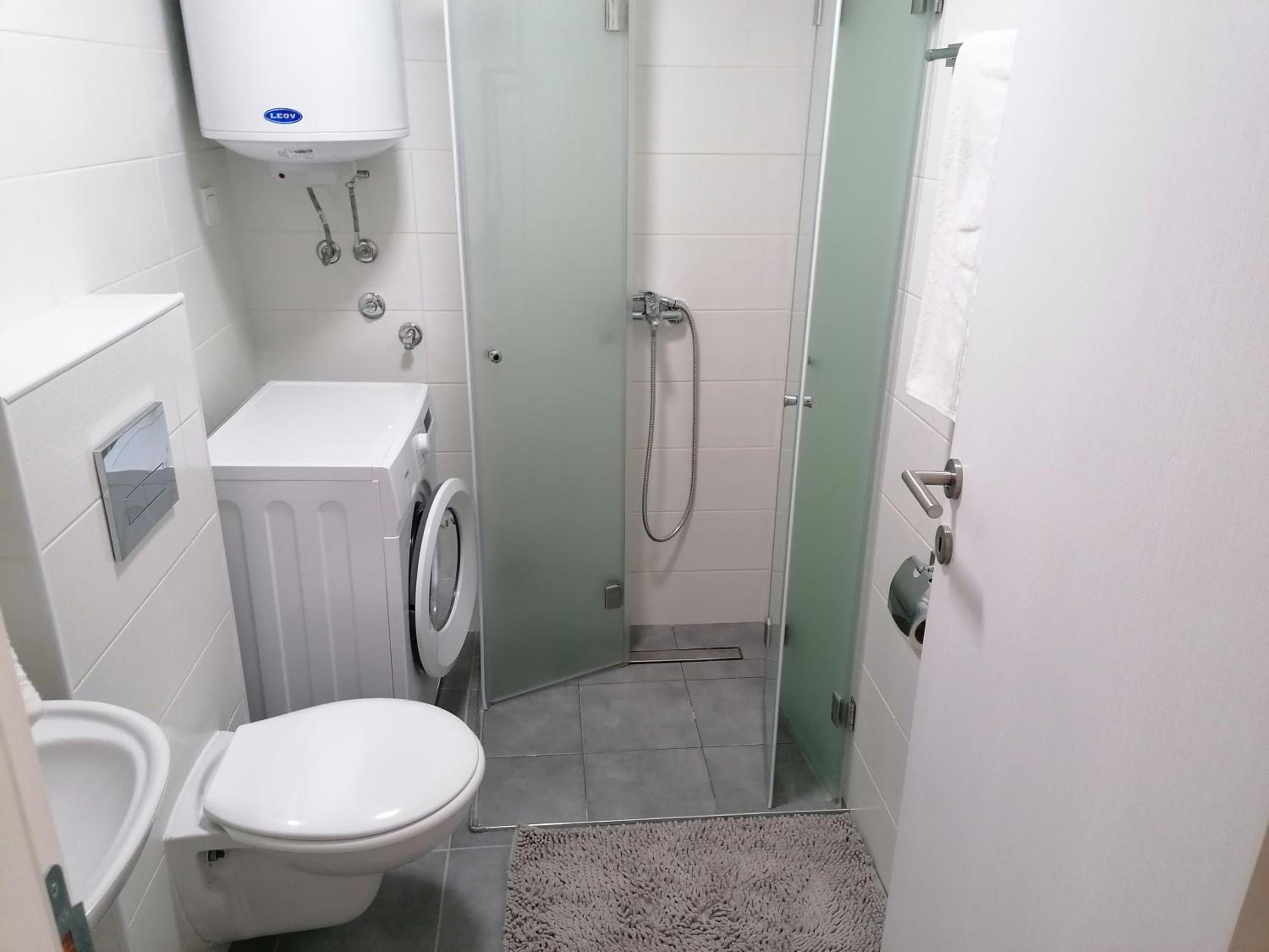 Sarah - City Apartment view 4