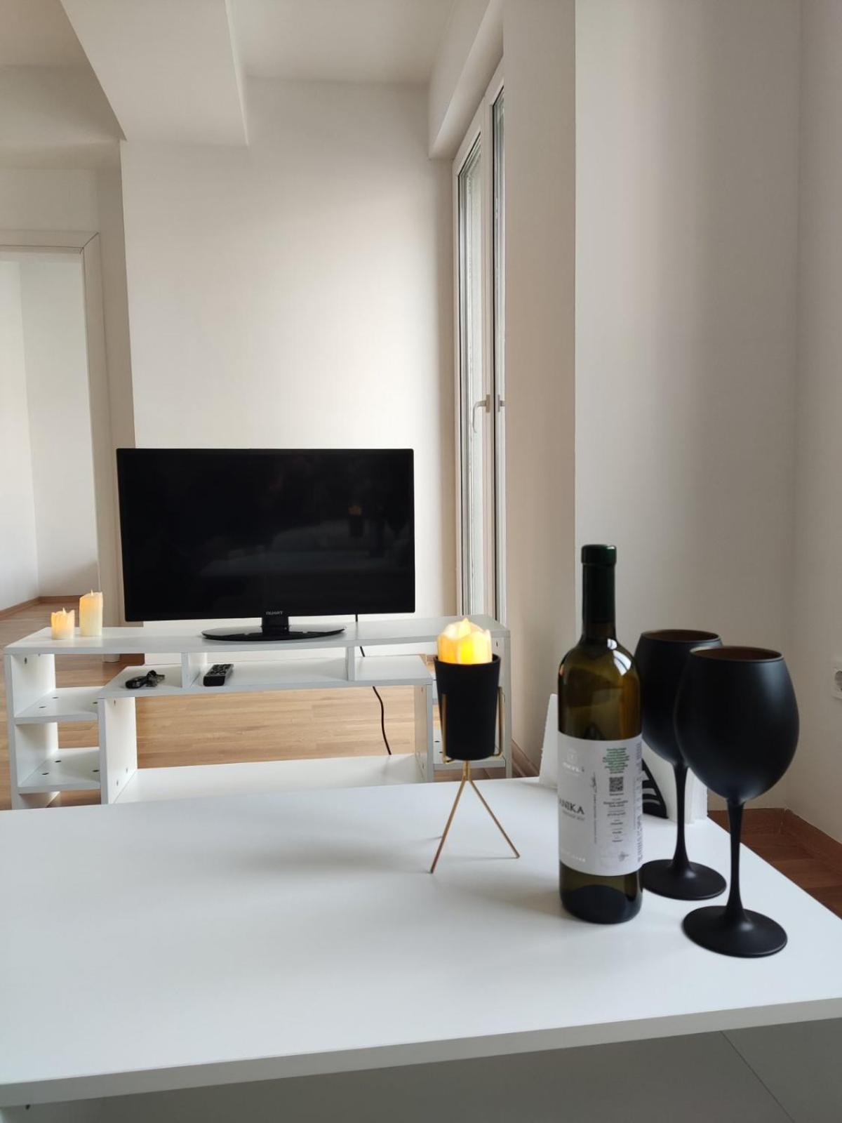 Sarah - City Apartment view 5