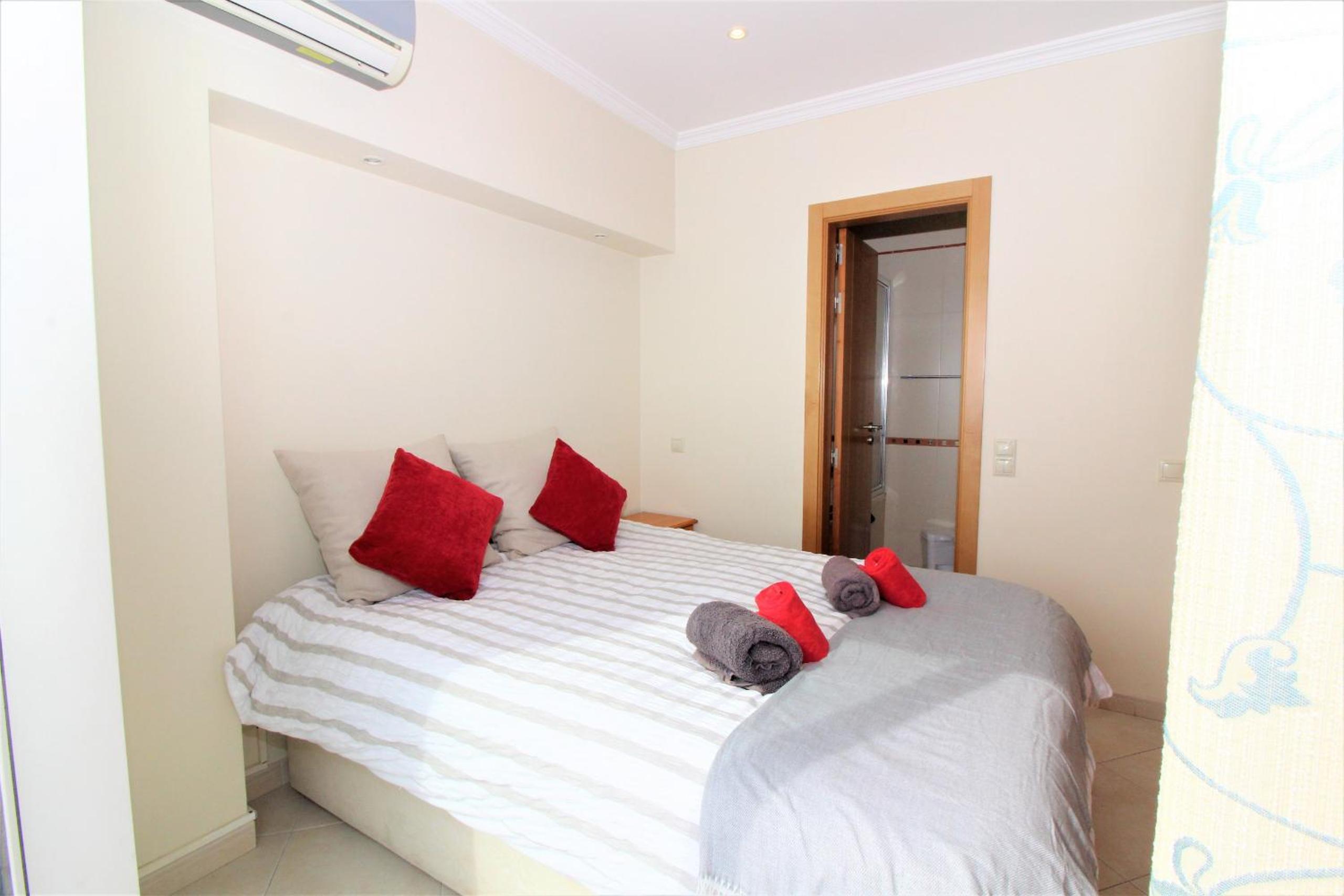 Waves View - Albufeira en Albufeira — hotel room