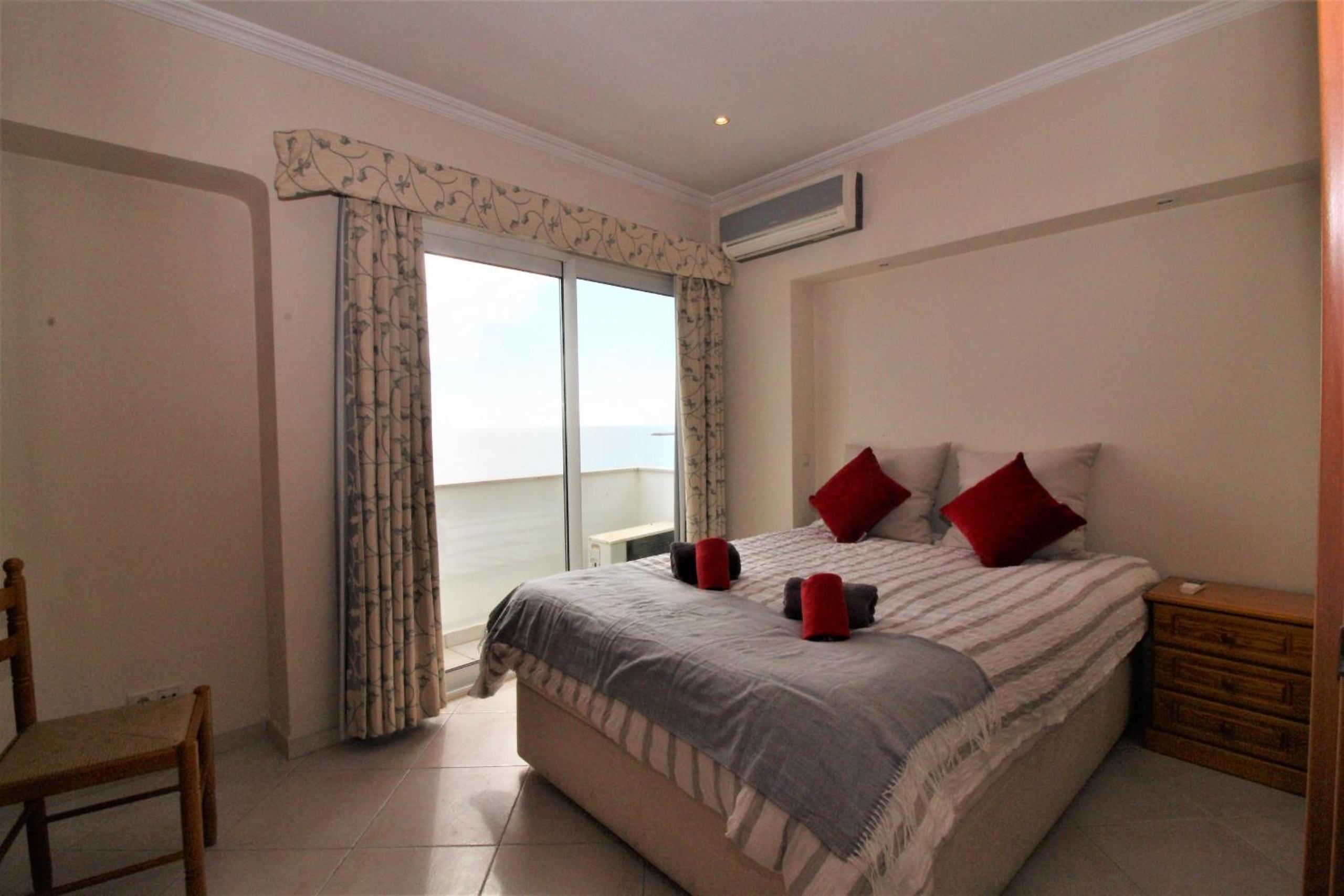 Waves View - Albufeira en Albufeira — hotel room