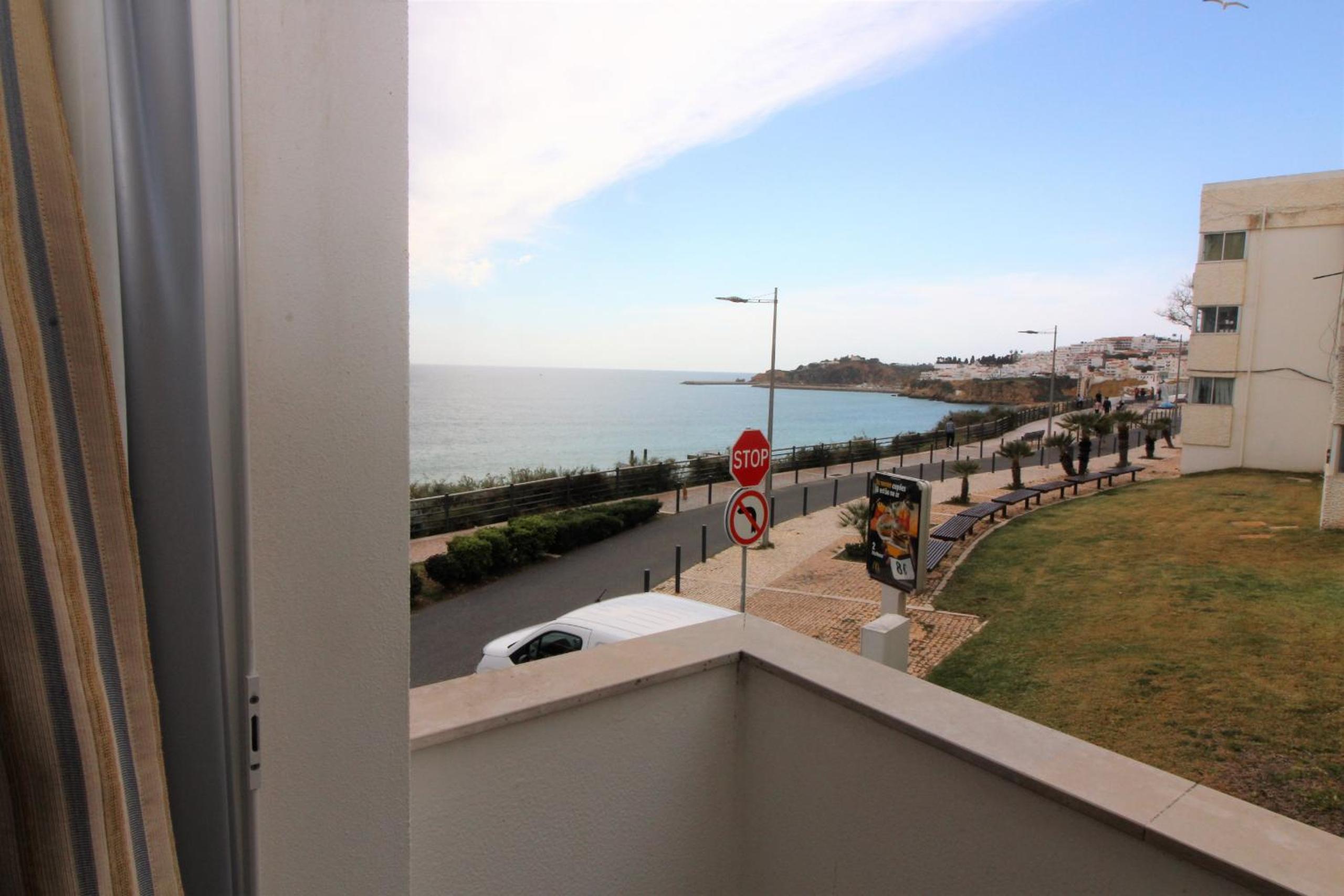 Waves View - Albufeira en Albufeira — balance & terrace